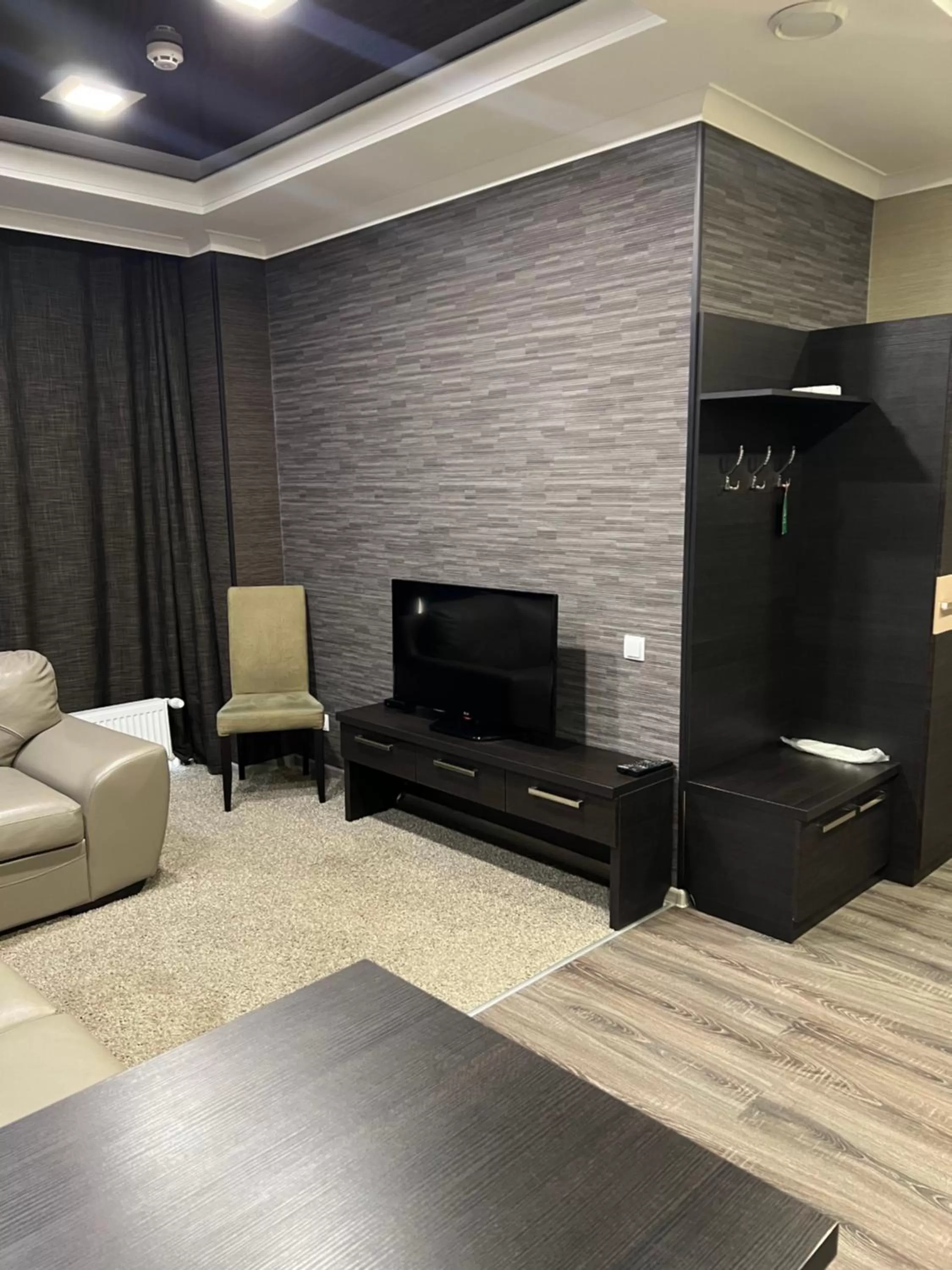 TV/Entertainment Center in Elite Hotel