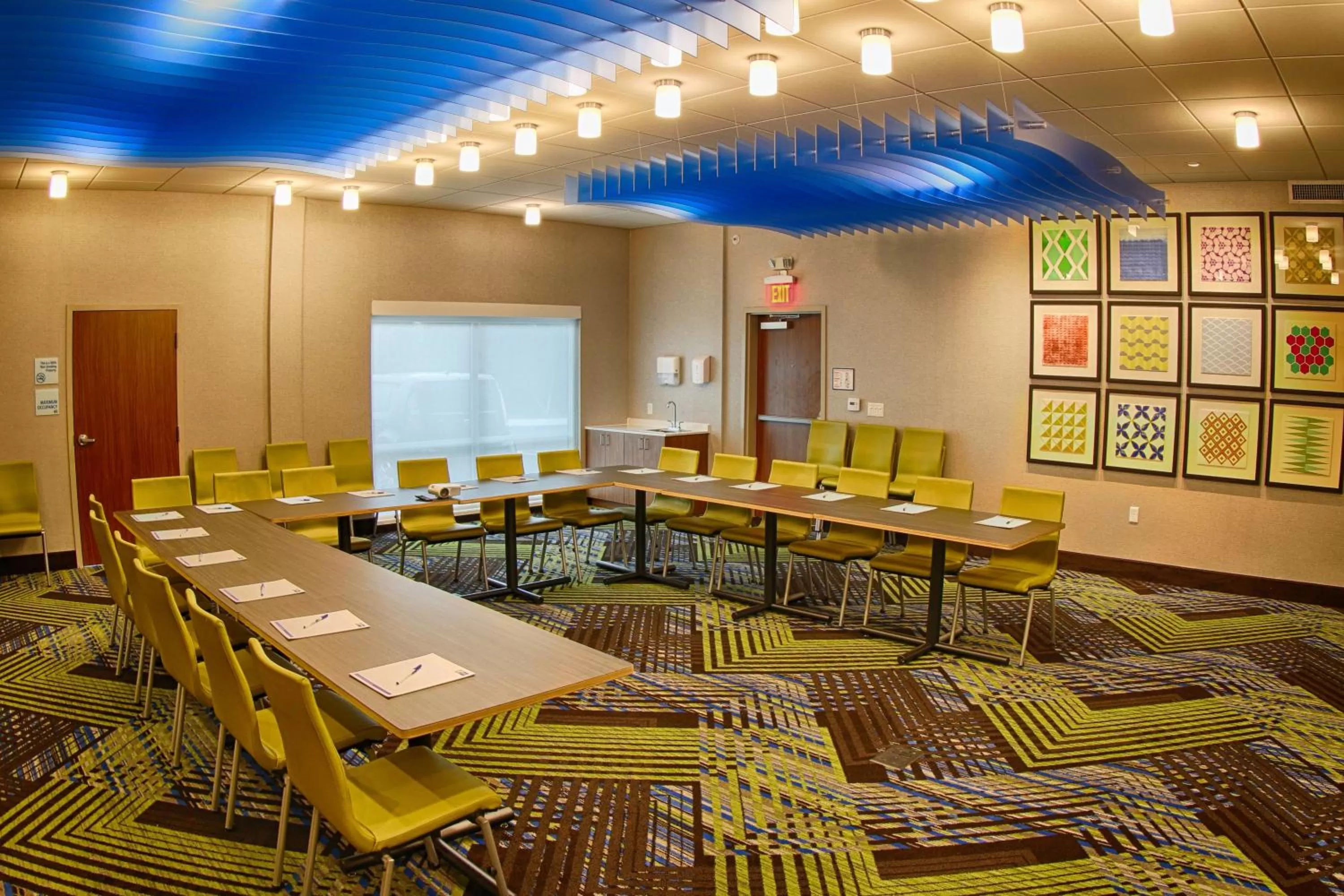 Meeting/conference room in Holiday Inn Express & Suites - Detroit Northwest - Livonia by IHG