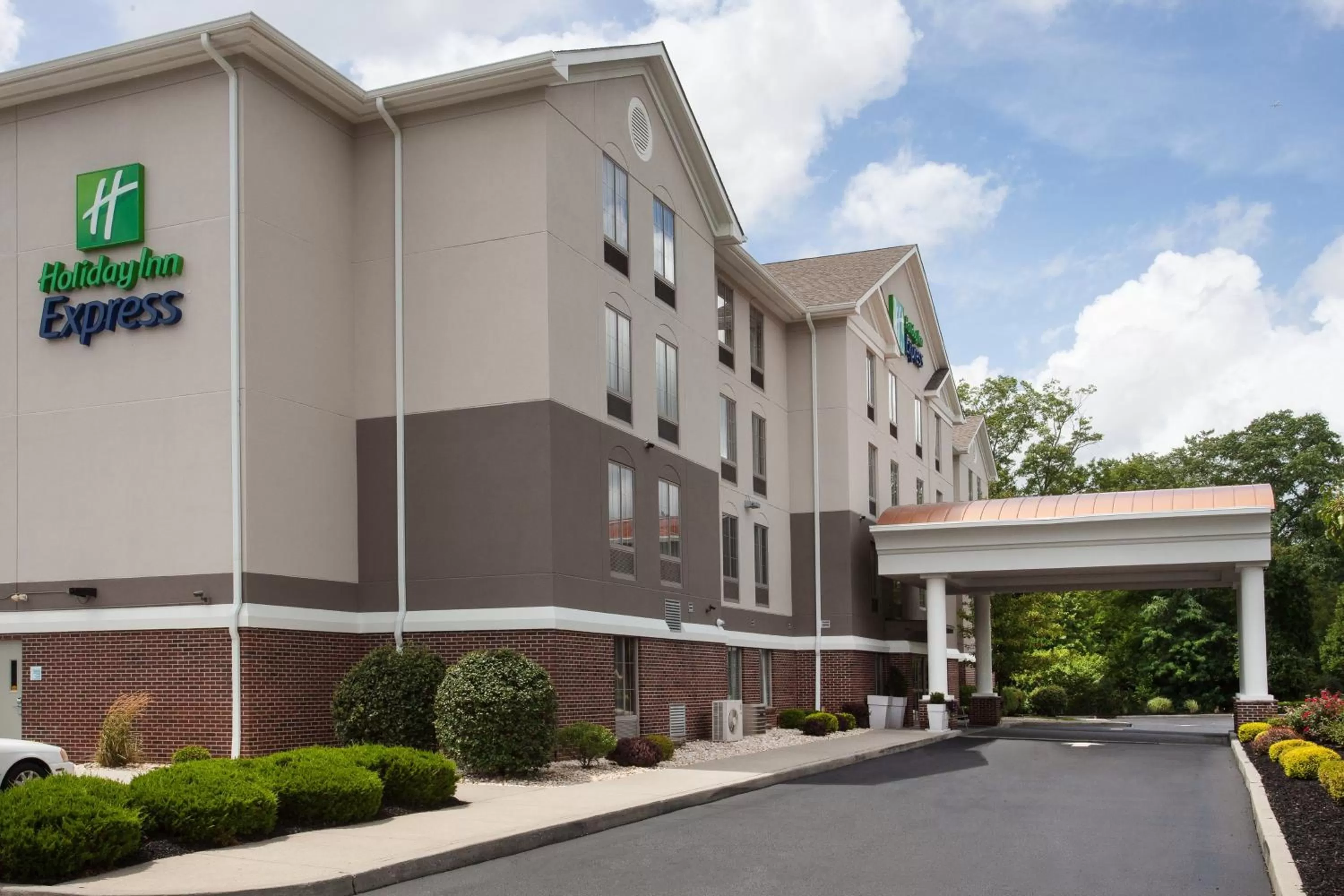 Property building in Holiday Inn Express Haskell-Wayne Area by IHG