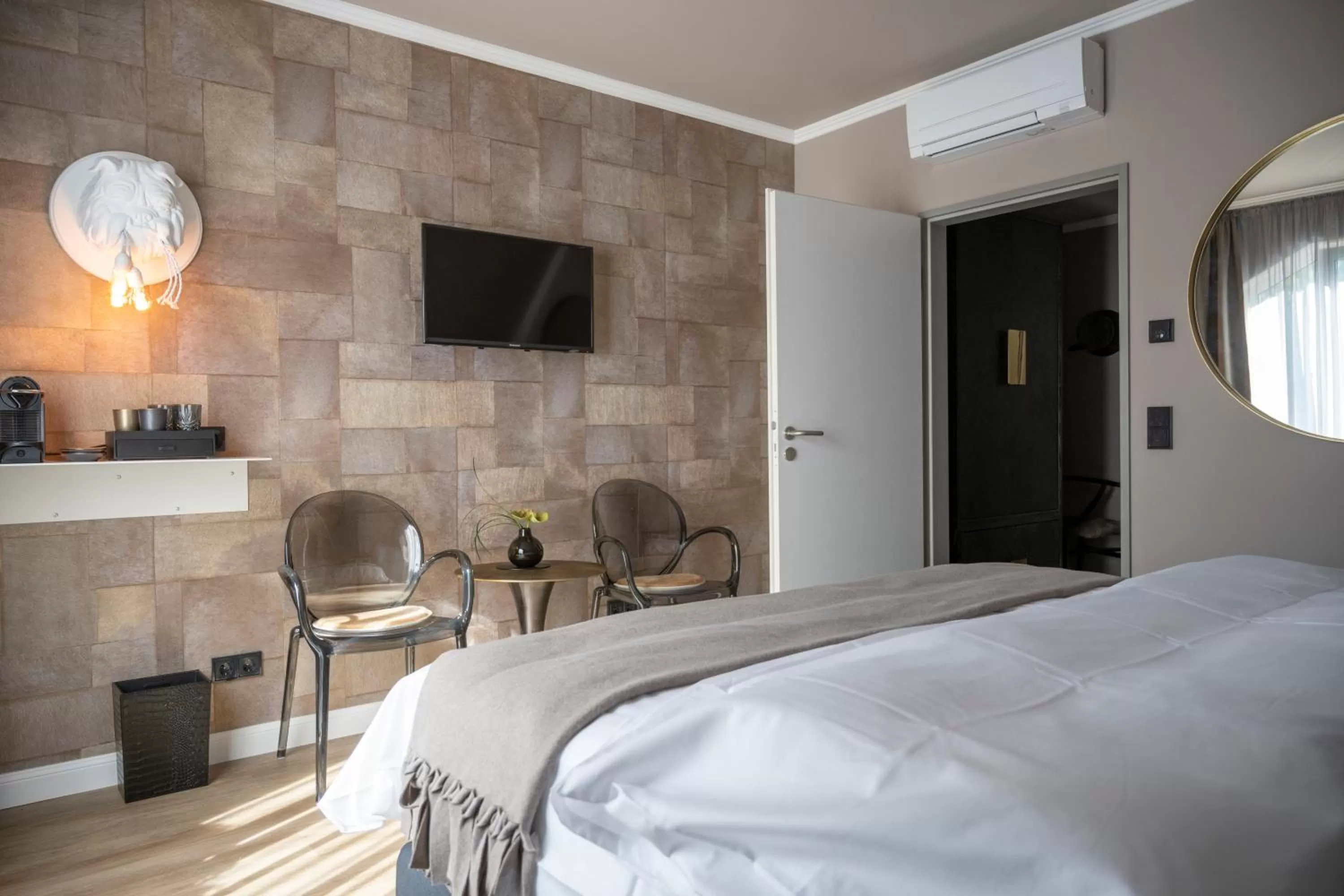 Photo of the whole room, TV/Entertainment Center in Hotel Restaurant Zur Post