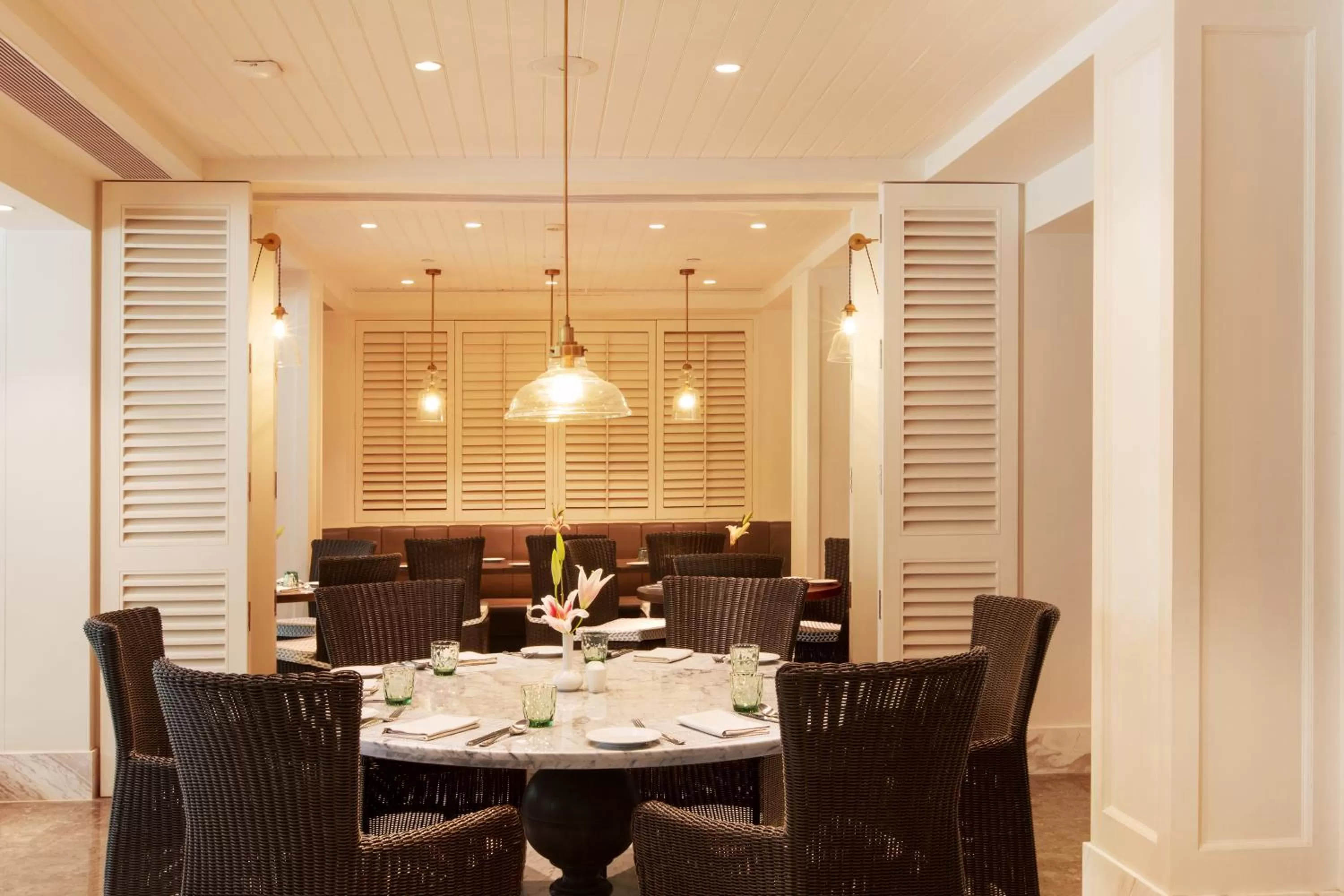 Restaurant/places to eat in Taj Connemara, Chennai