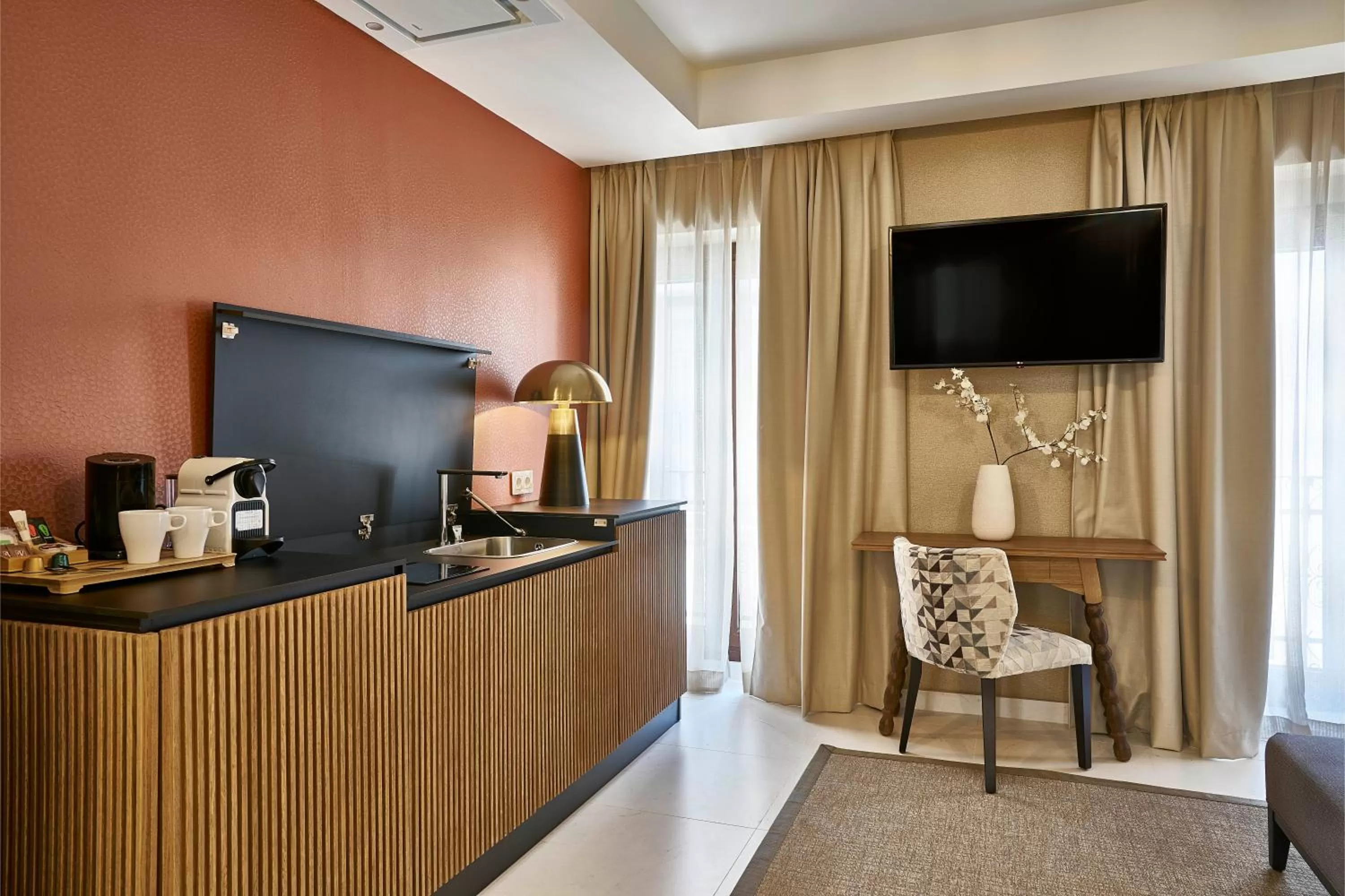 TV and multimedia in Vincci Molviedro Suites Apartments