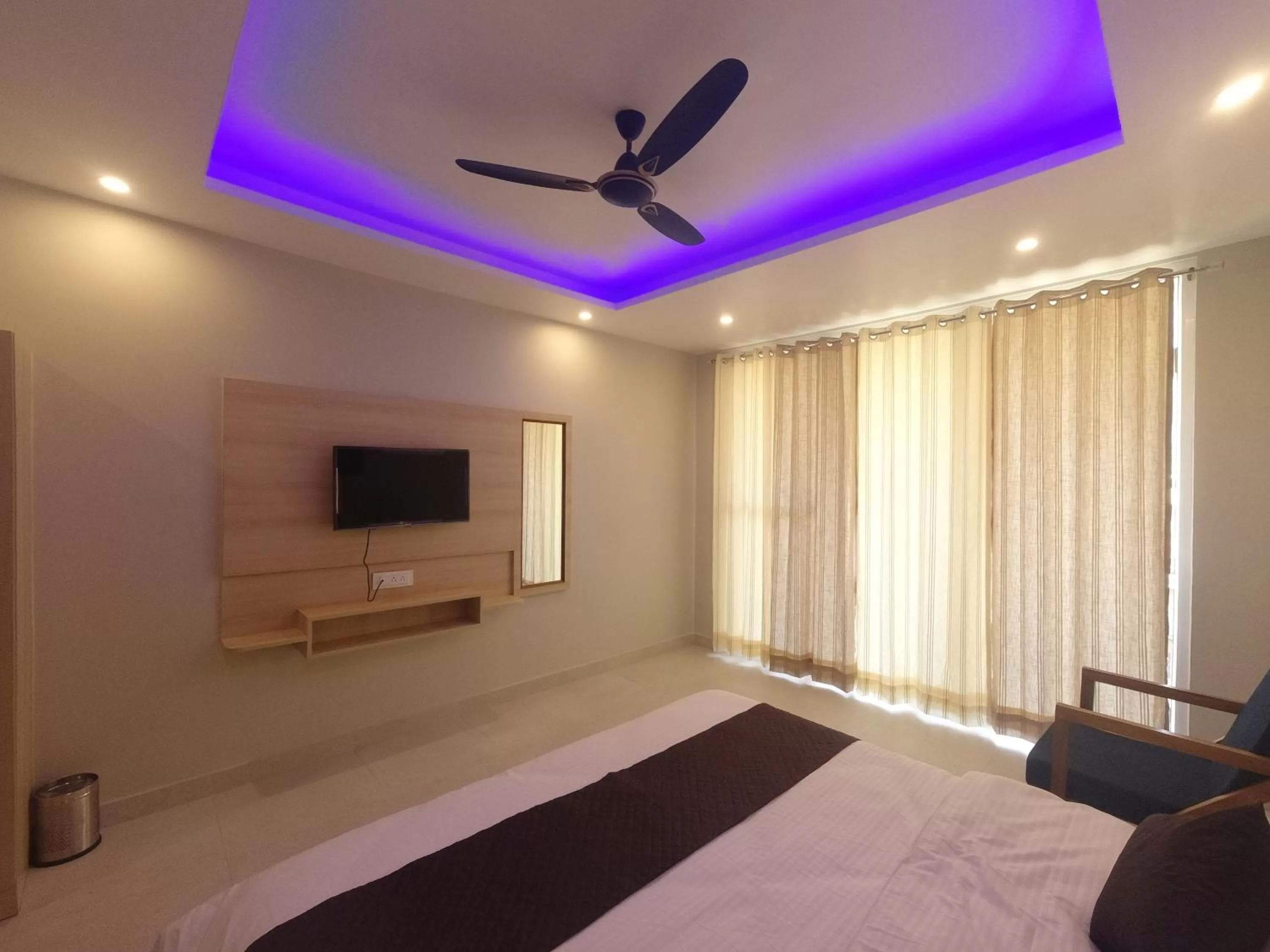 Bed, TV/Entertainment Center in Punyah Residency Rishikesh