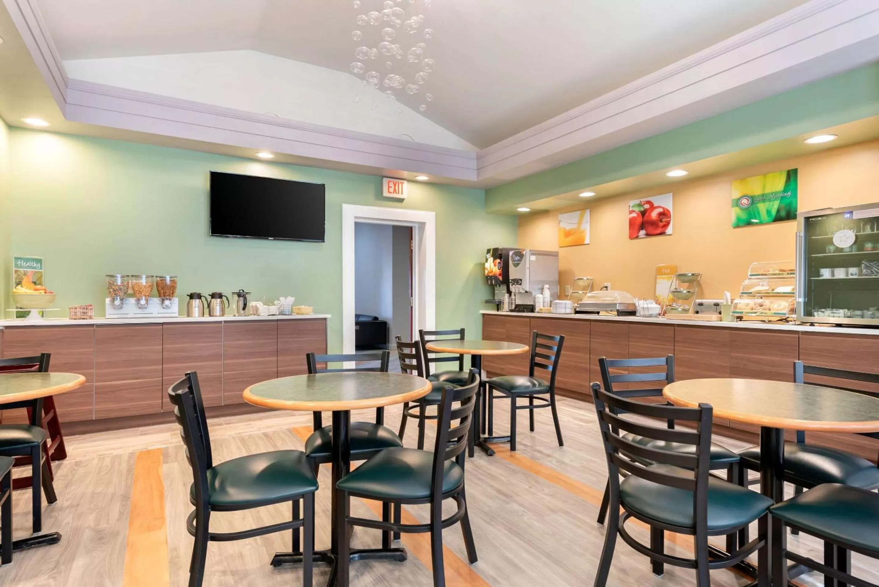 Restaurant/places to eat in Quality Inn Fairborn near Wright Patterson AFB
