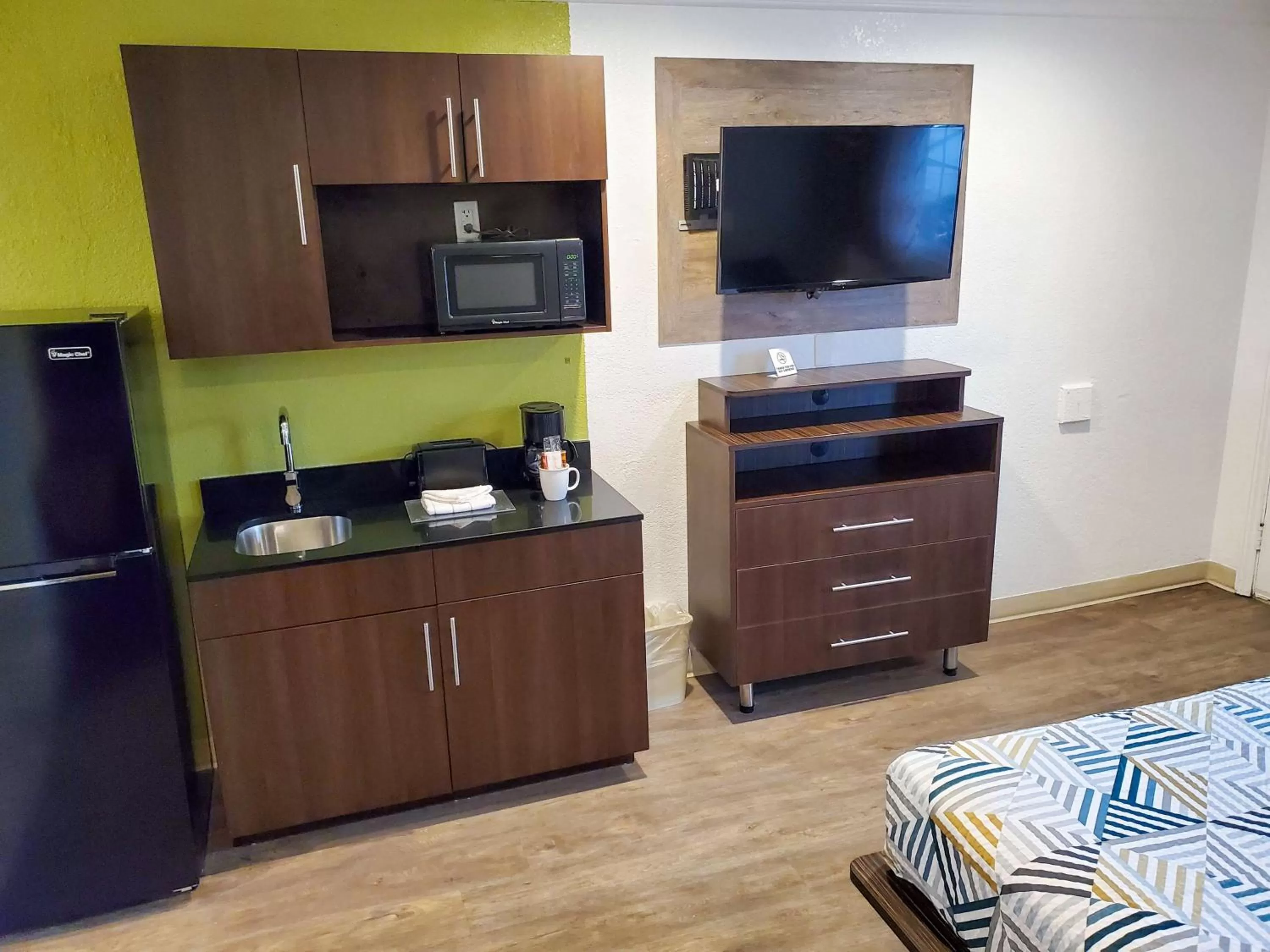 Photo of the whole room, Bed in Studio 6-National City, CA - Naval Base San Diego