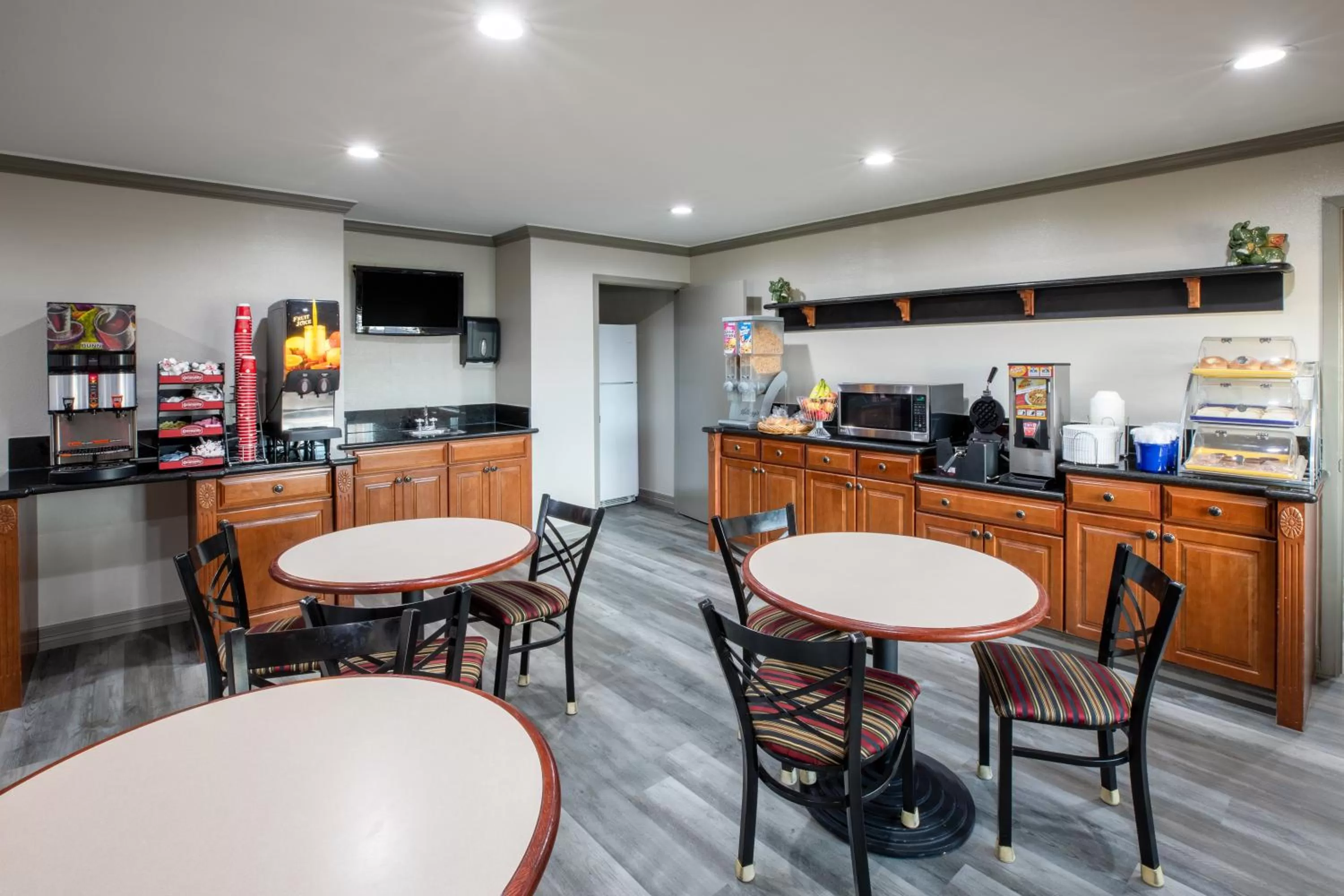 Breakfast in Days Inn by Wyndham Baytown TX