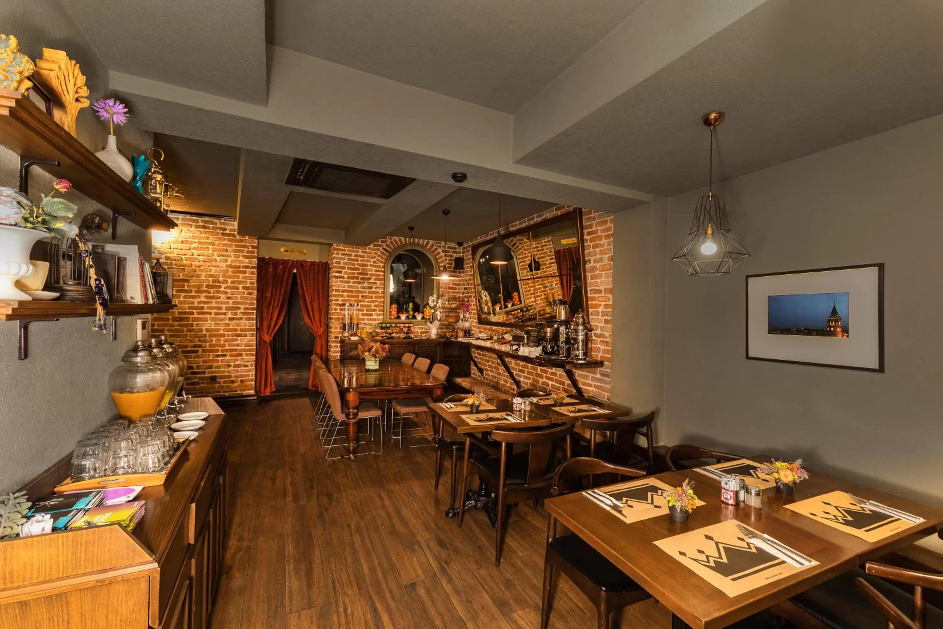 Restaurant/places to eat in Meroddi Galata Mansion