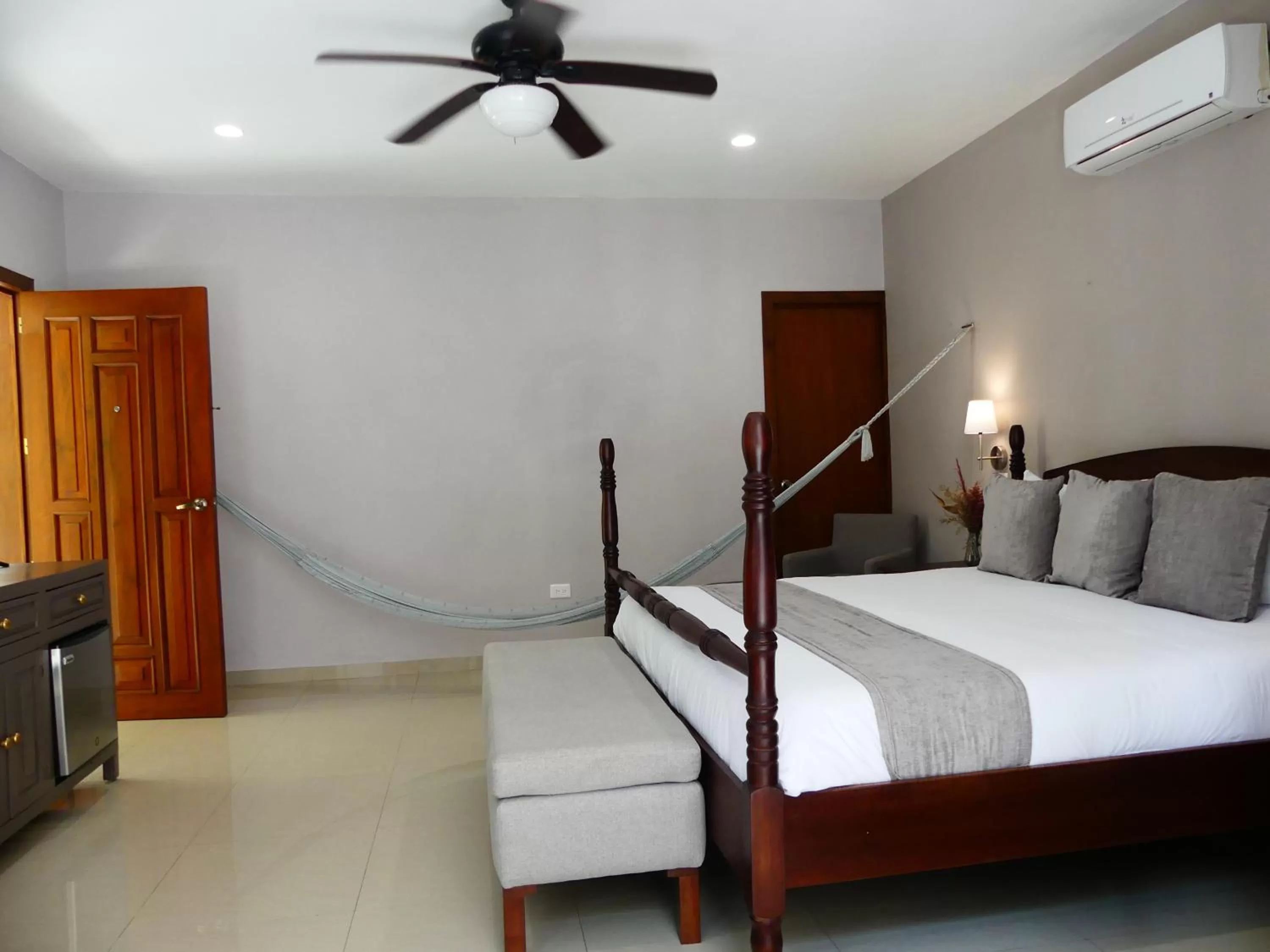 Photo of the whole room, Bed in Casa Valladolid Boutique Hotel