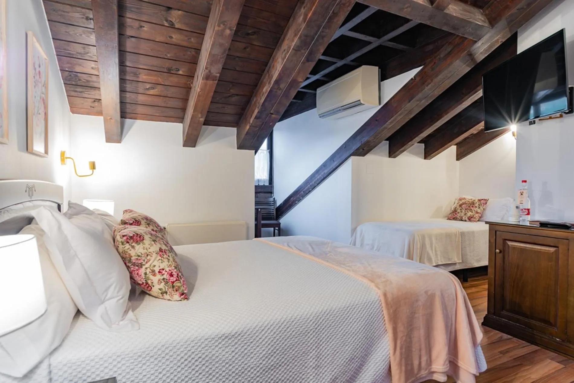 Bed in Hotel & Spa María Manuela