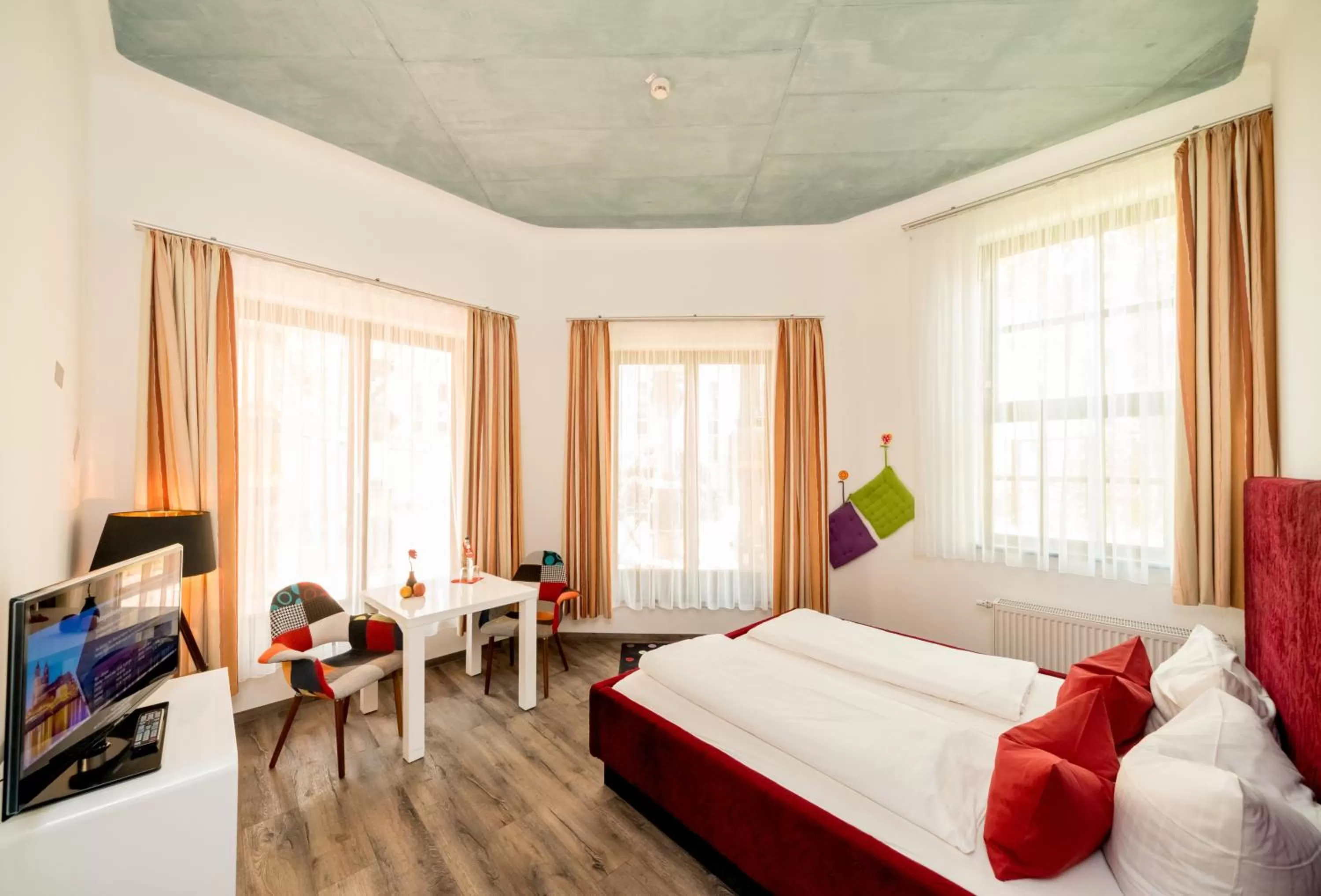 Photo of the whole room, Bed in artHOTEL Magdeburg