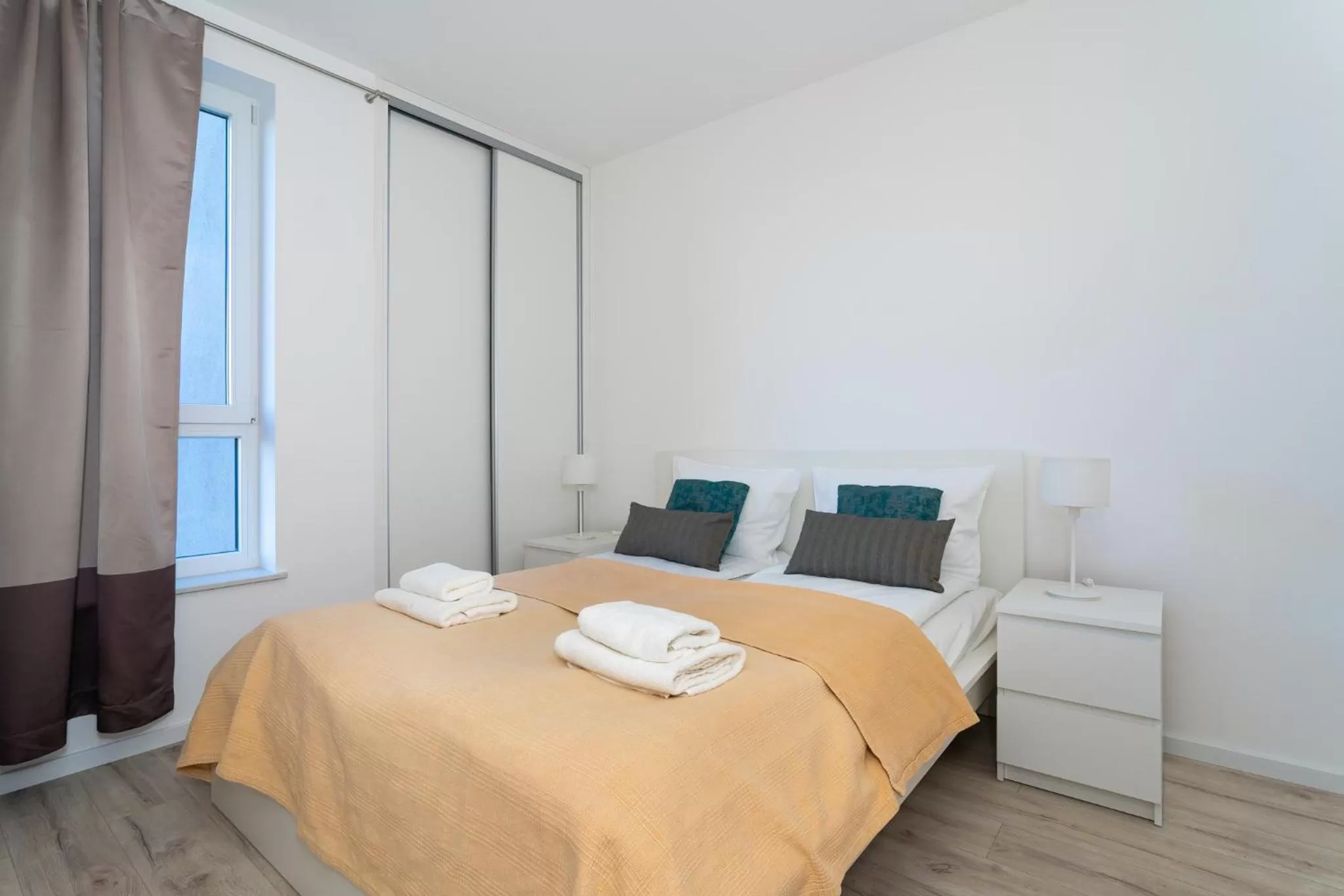 Bed in Symphony Modern Tower Apartamenty