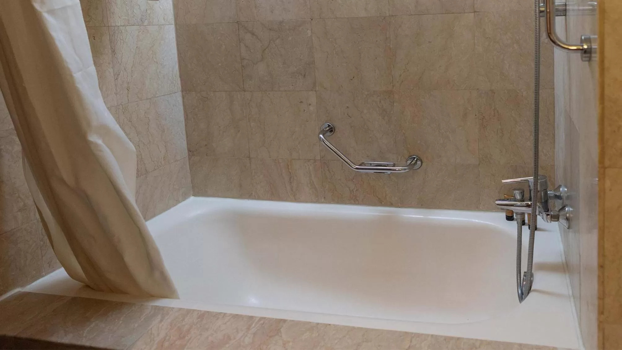 Bathroom in Marco Polo Plaza Cebu