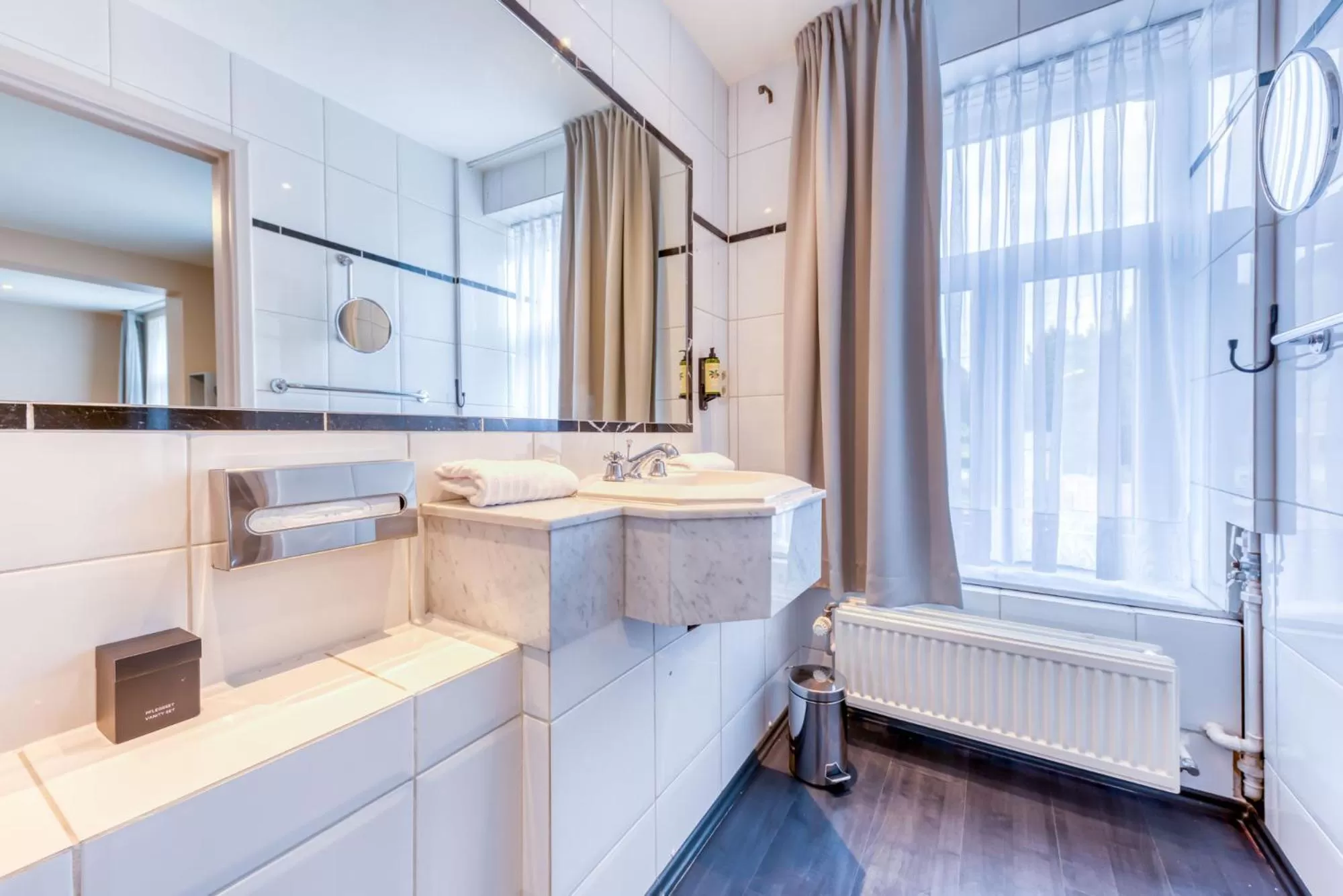 Bathroom in Hôtel Imperi'Ale