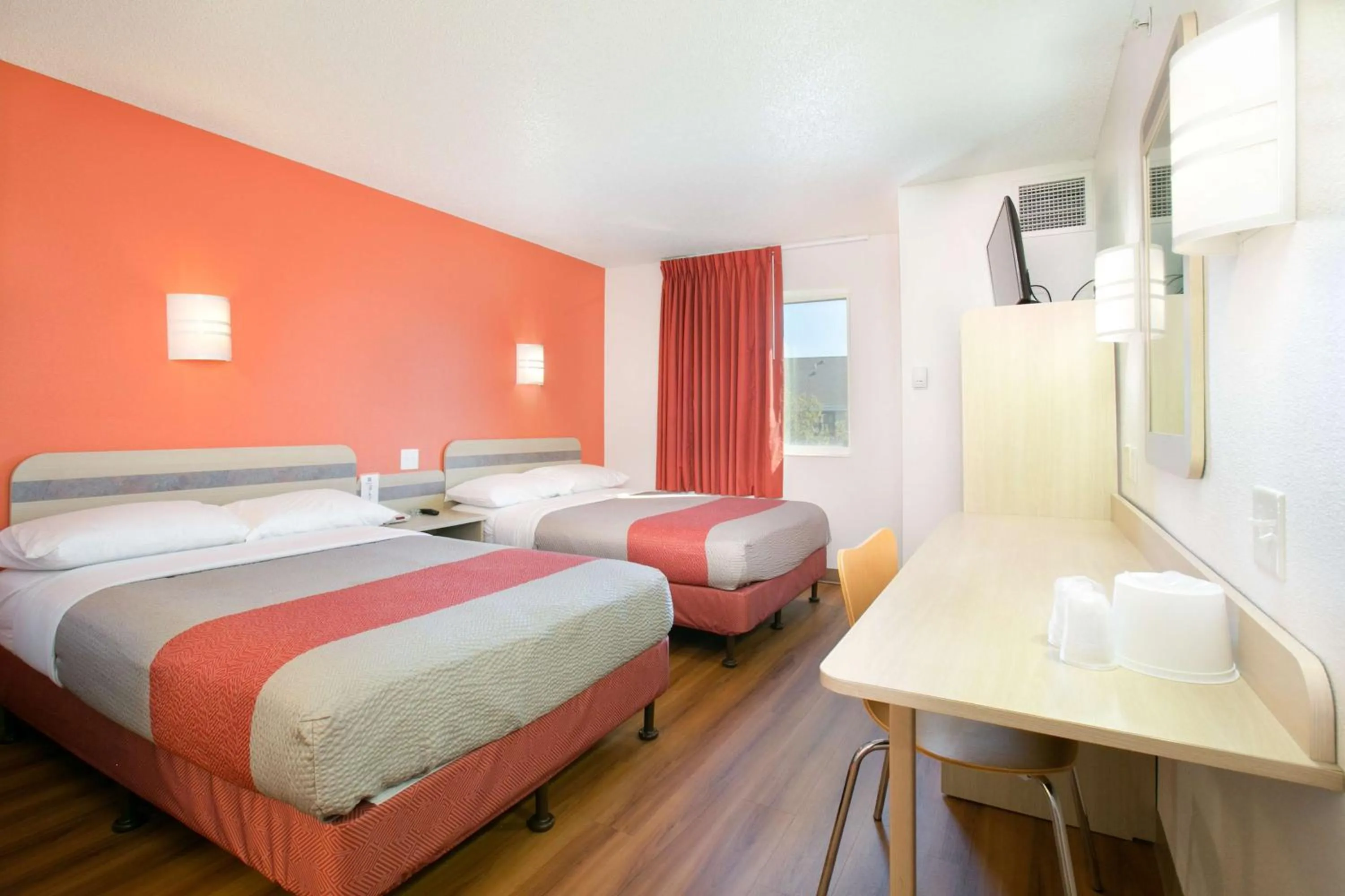 Bedroom, Bed in Motel 6-Brooklyn Center, MN - Minneapolis