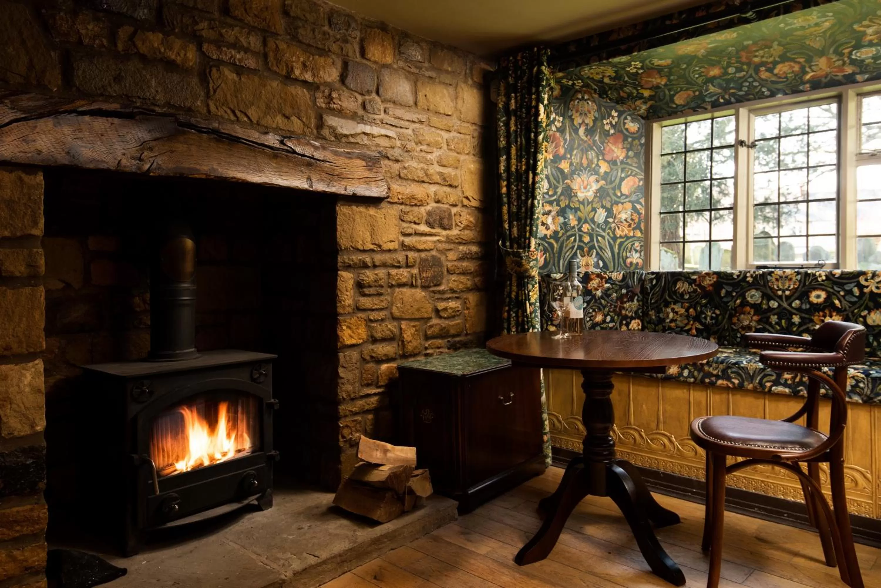 Lounge or bar in The Black Swan - The Inn Collection Group