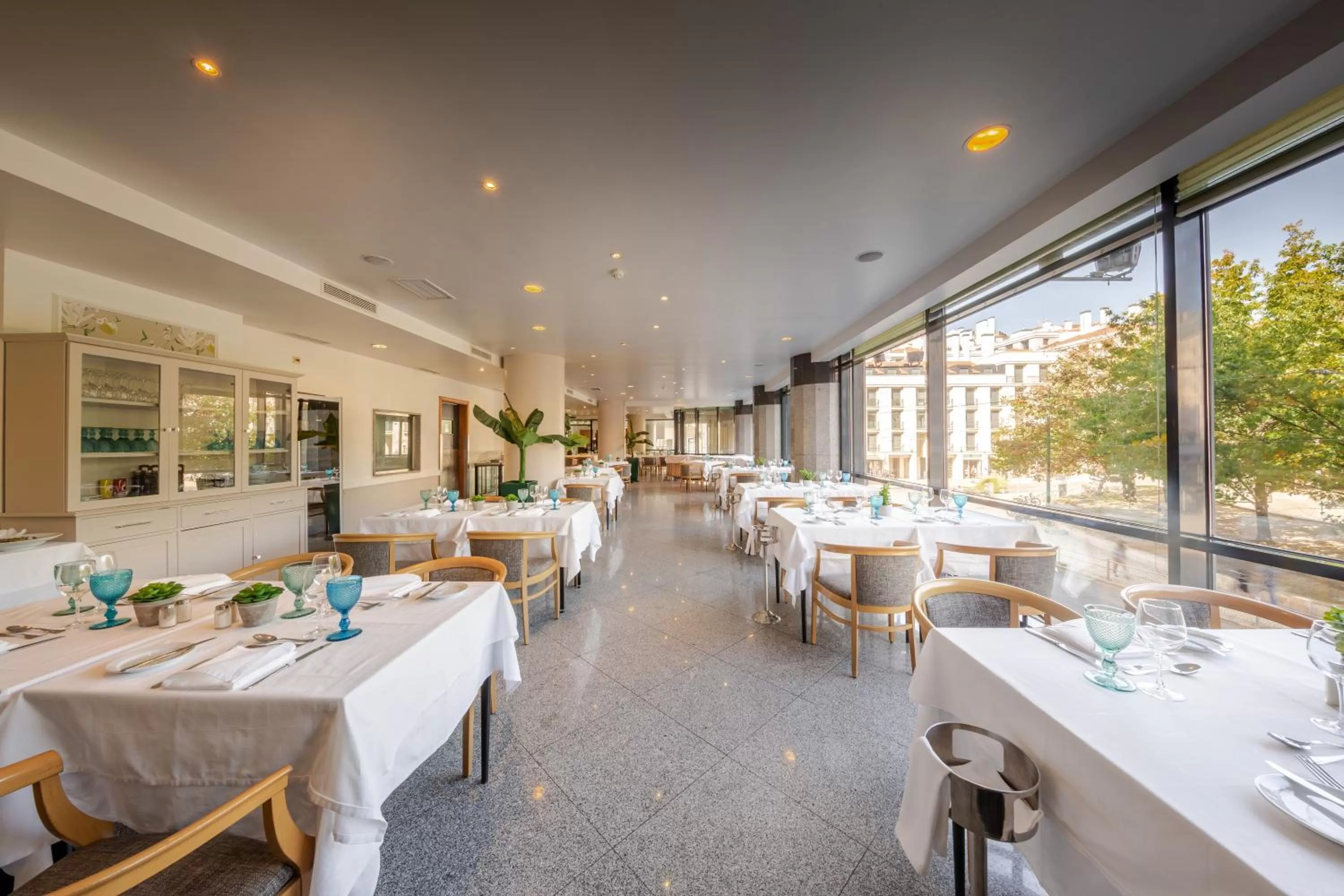 Restaurant/places to eat in Hotel Mundial