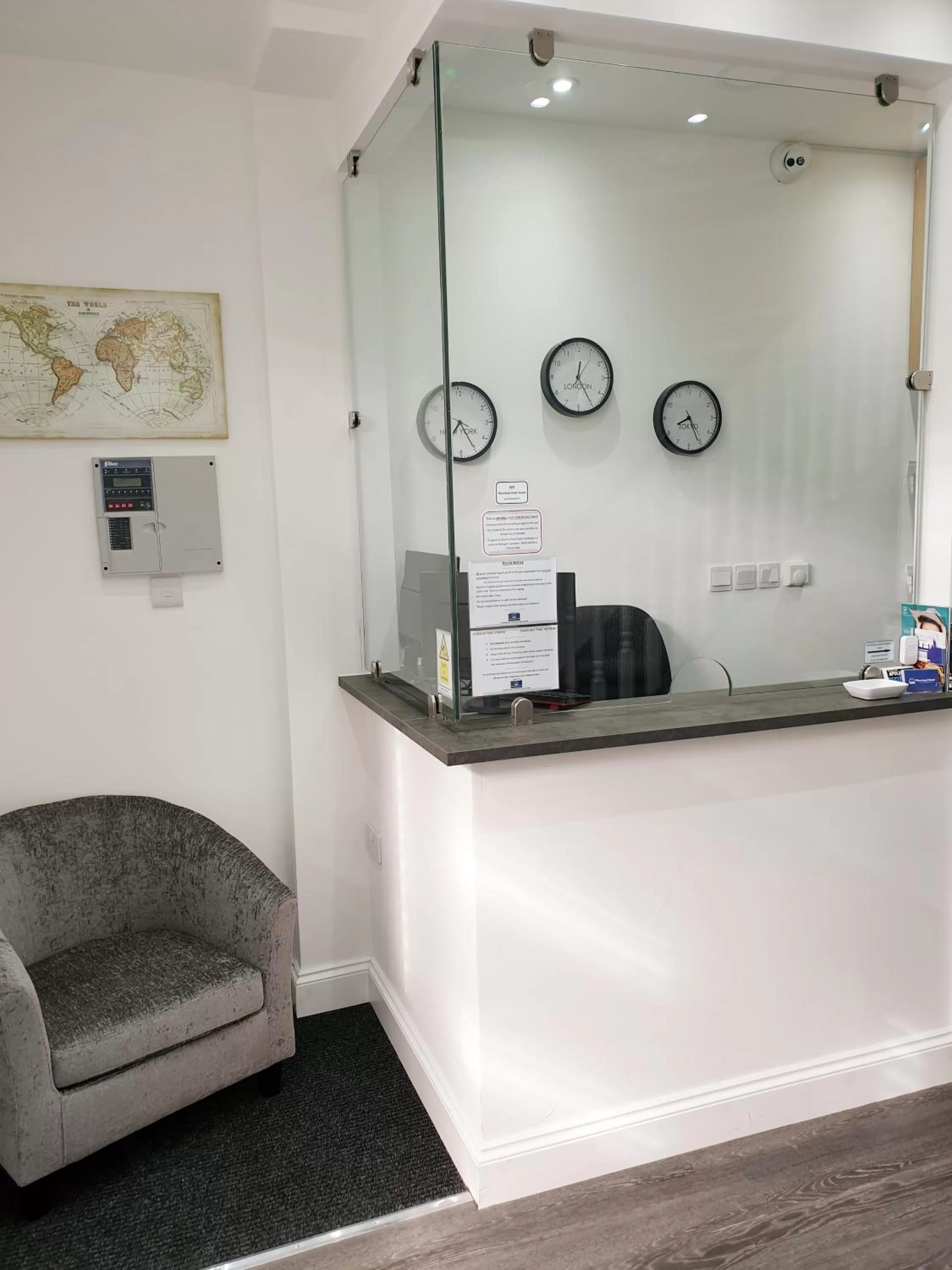 Facade/entrance in Wanstead Hotel