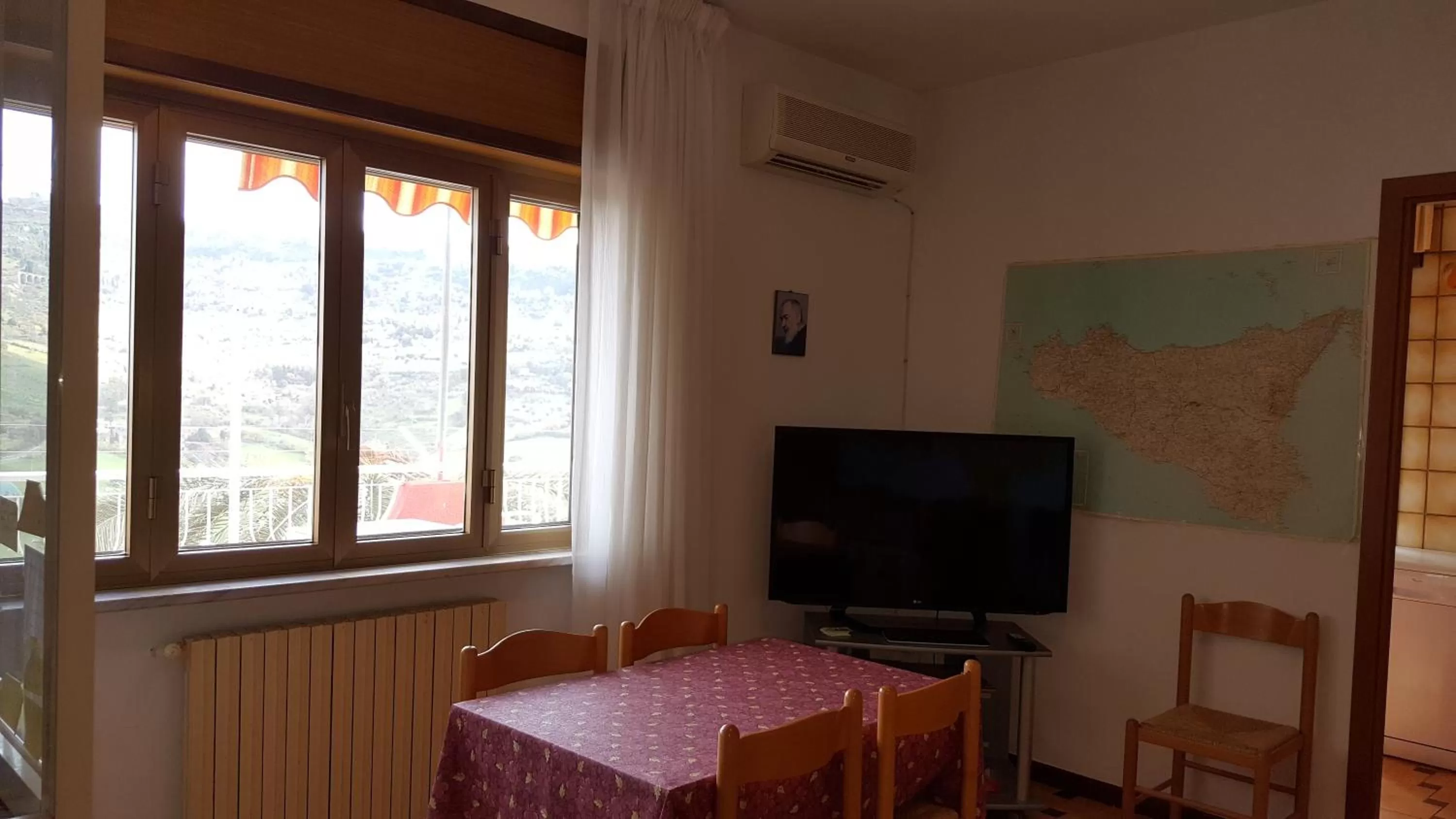 Communal lounge/ TV room in B&B da Pietro