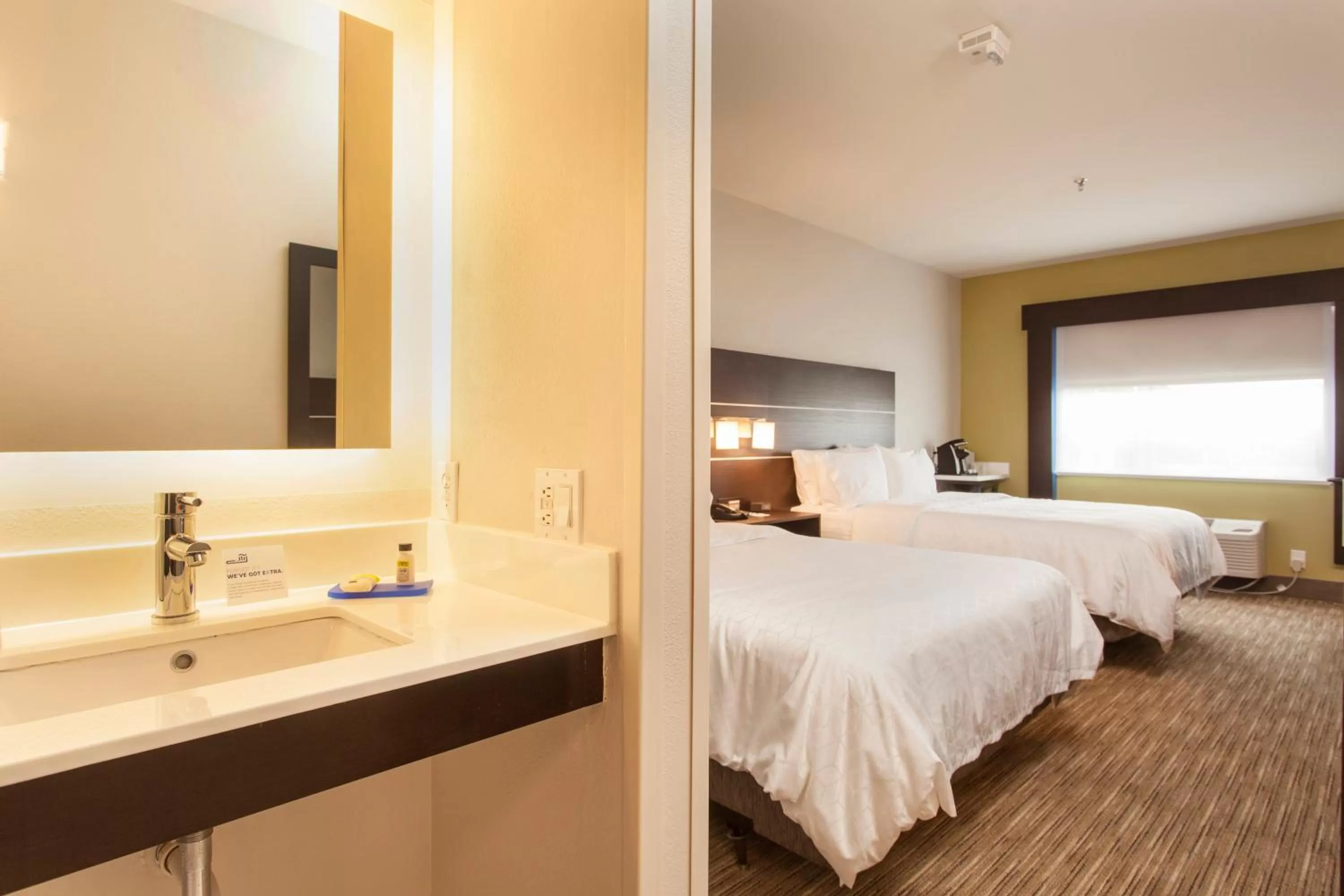 Twin Room - Mobility Access with Bath Tub in Holiday Inn Express & Suites - Santa Fe, an IHG Hotel