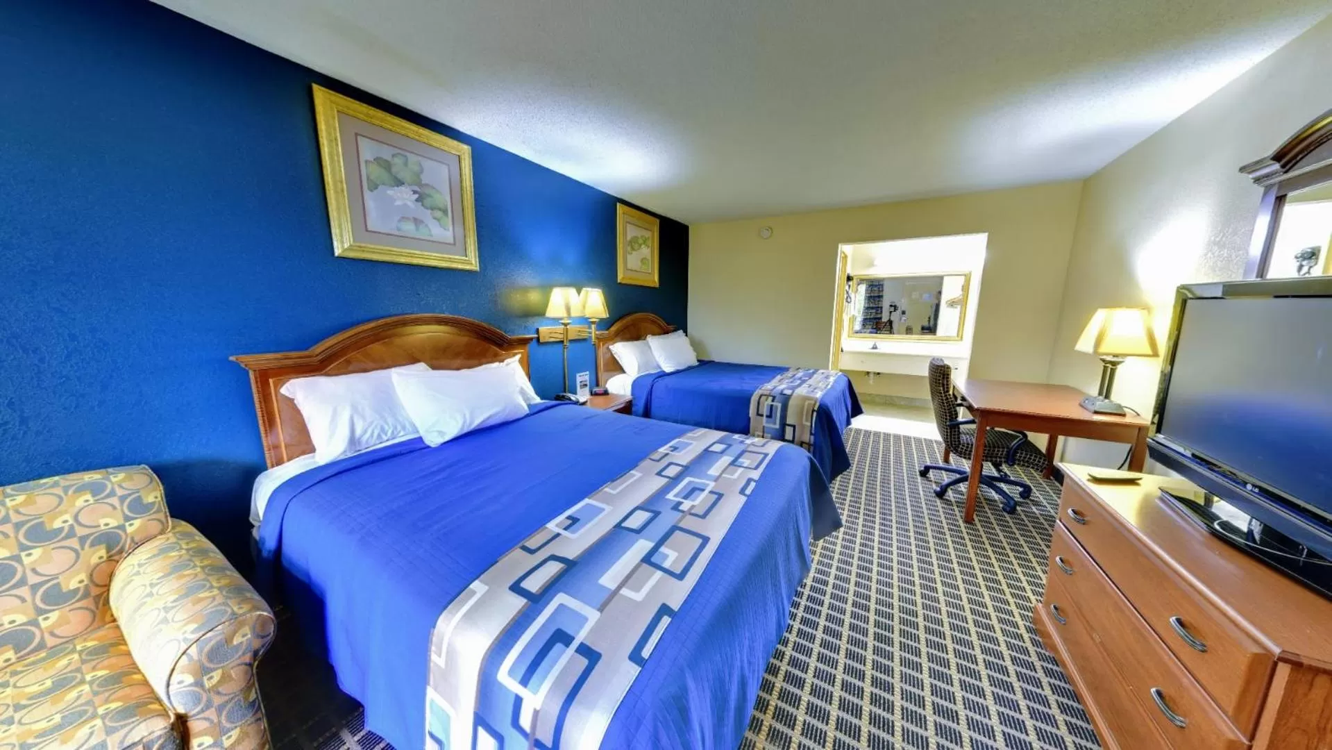 Bed in Dahlonega Mountain Inn