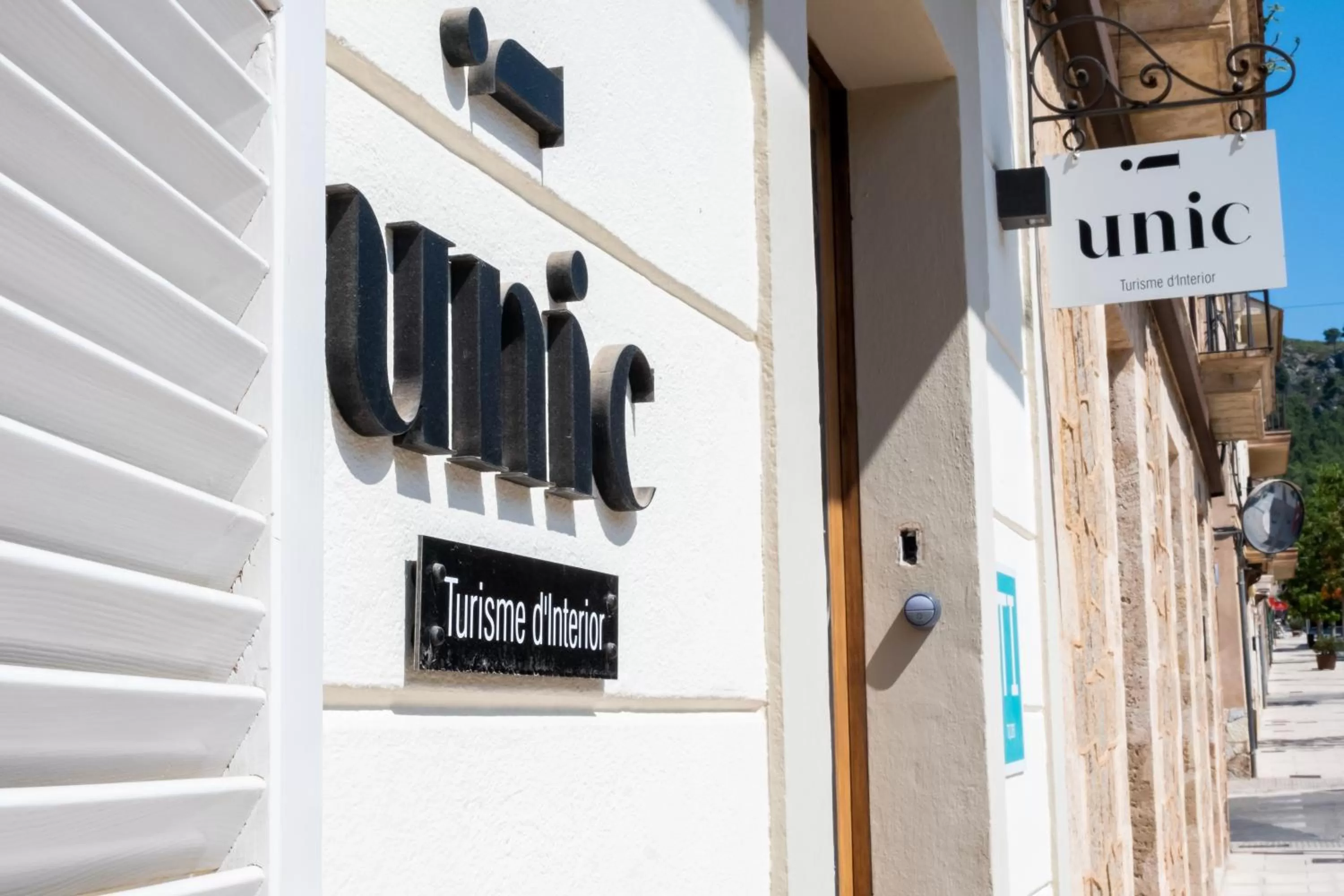 Facade/entrance in "unic, turisme d'interior"