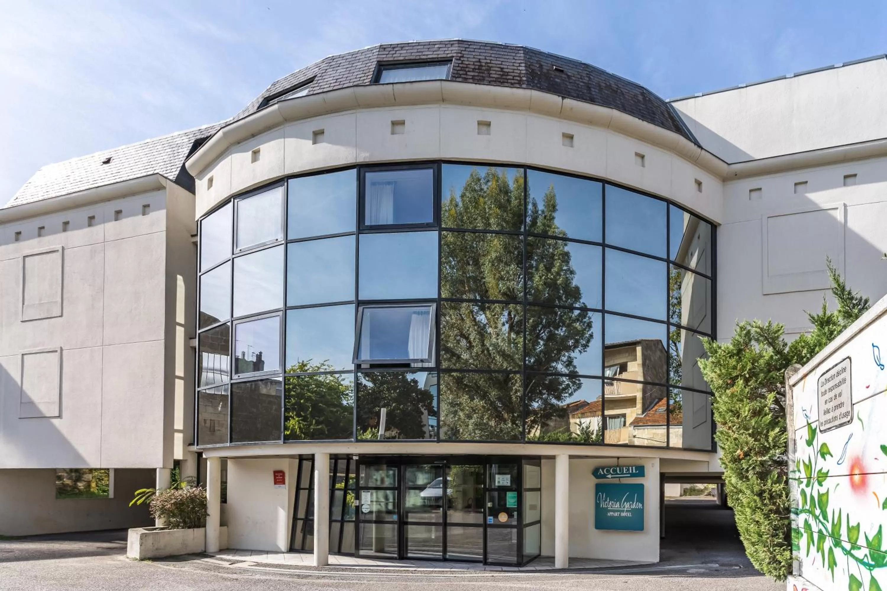 Property building in Victoria Garden Bordeaux Centre