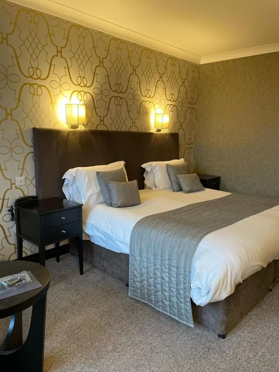 Bedroom, Bed in The Lincoln Hotel