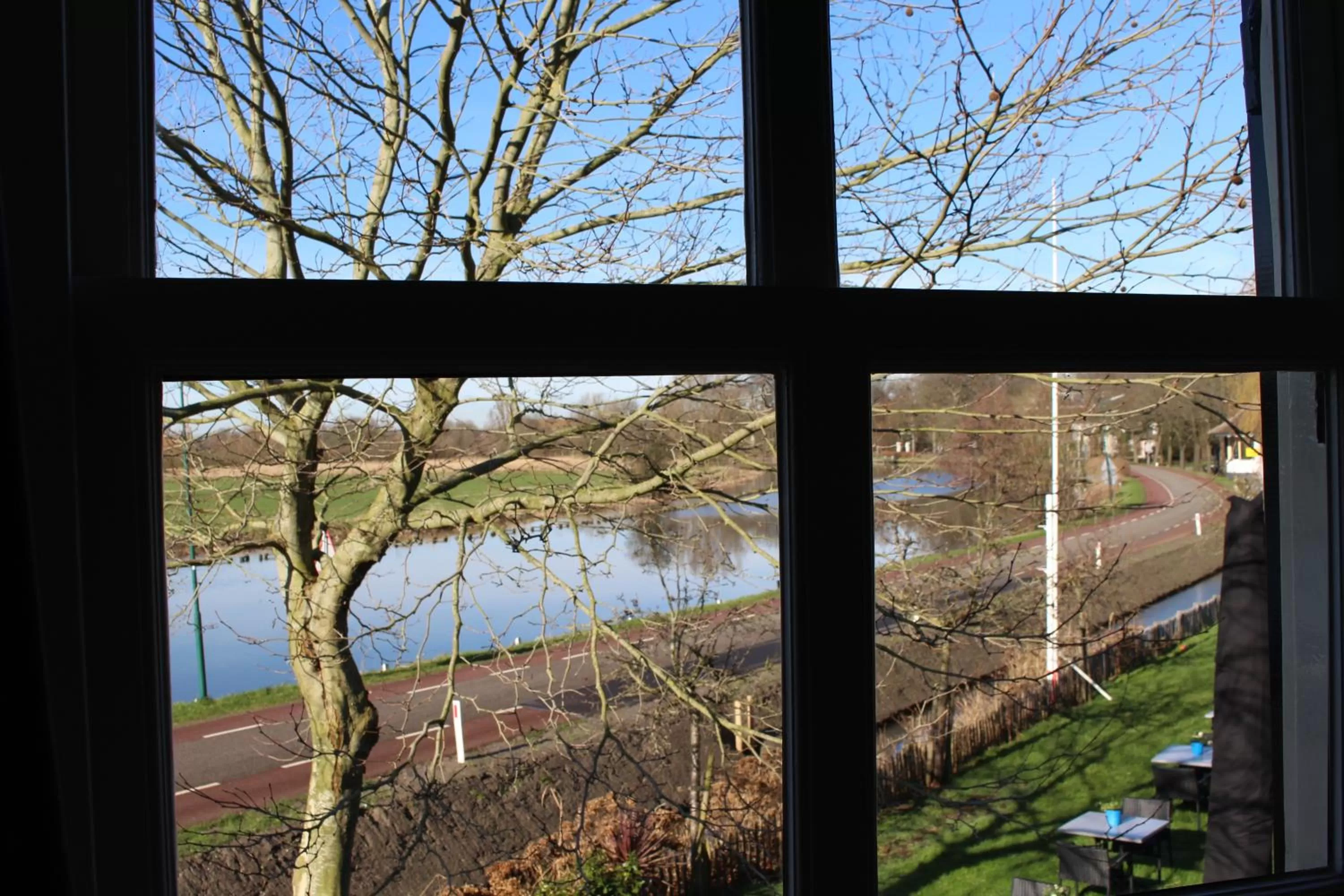 Day in The Riverside Logies & Restaurant