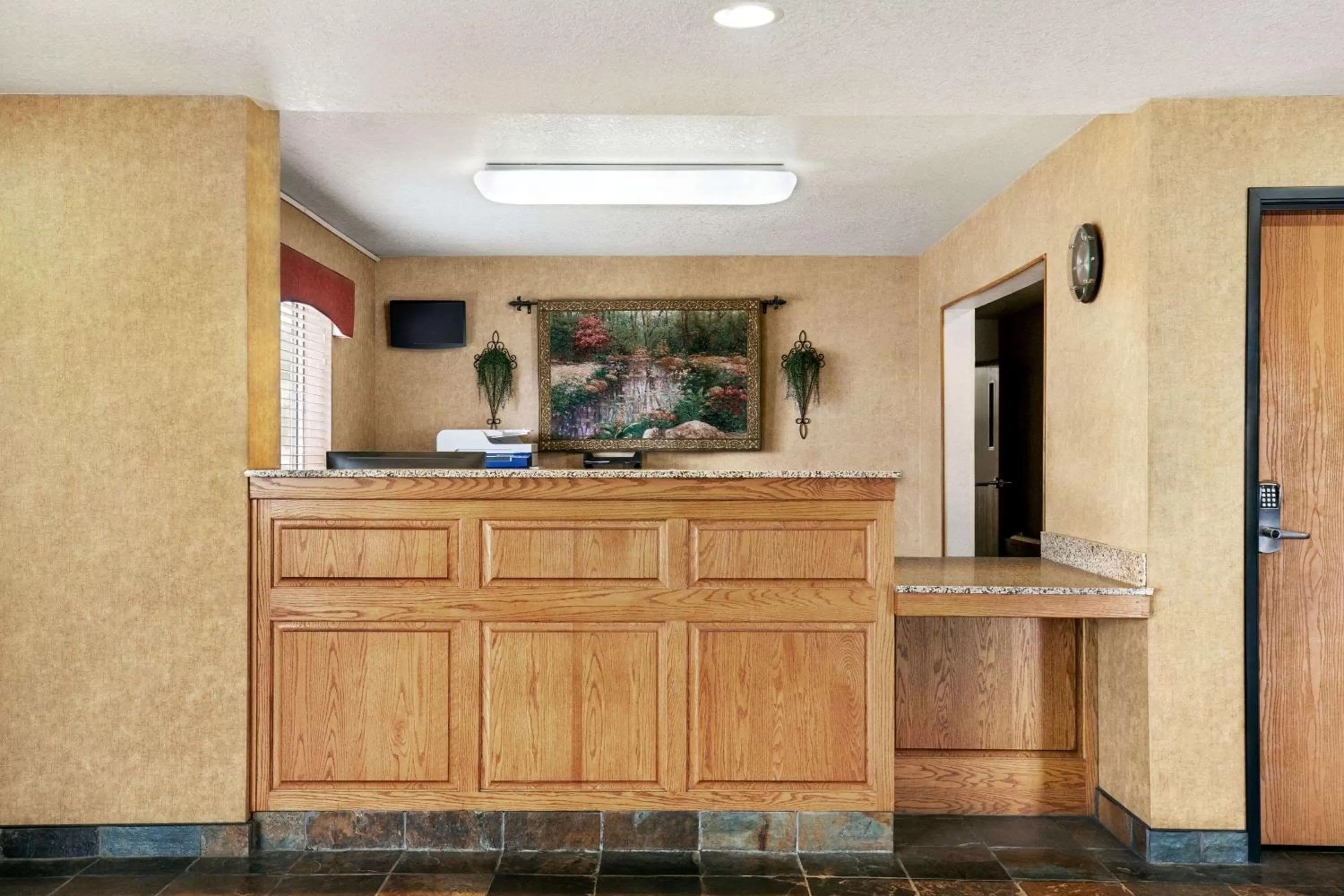 Lobby or reception in Travelodge by Wyndham North Platte