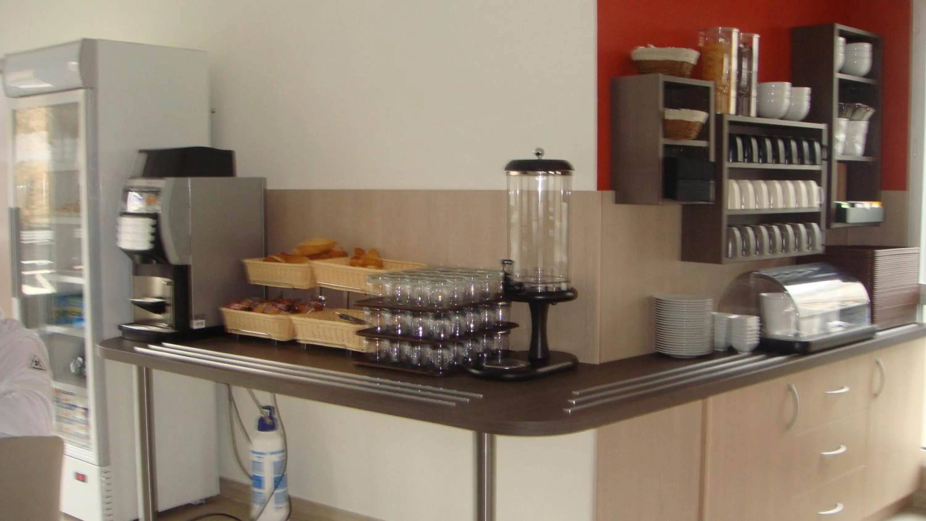 Restaurant/places to eat in The Originals Access, Hôtel Cholet Gare