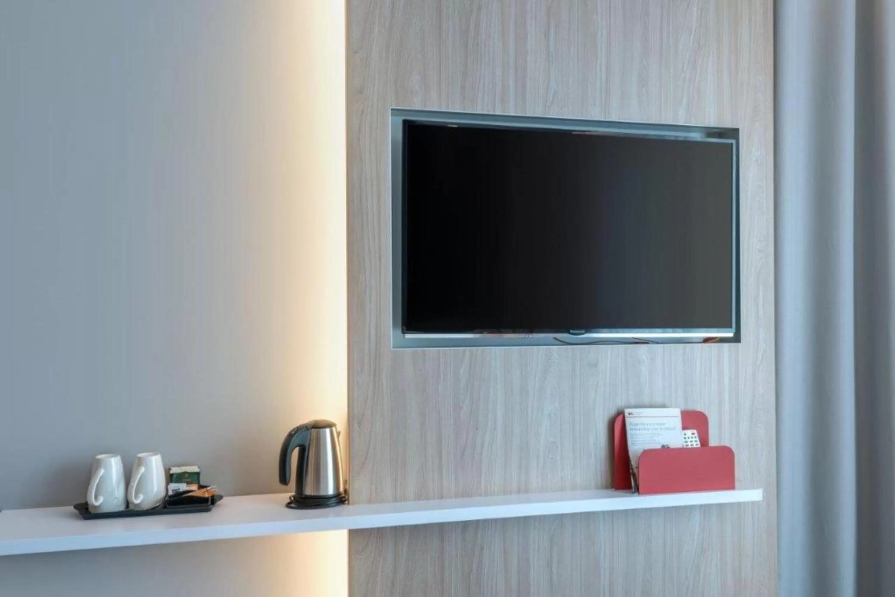 TV and multimedia in Holiday Inn Express - Sindelfingen by IHG