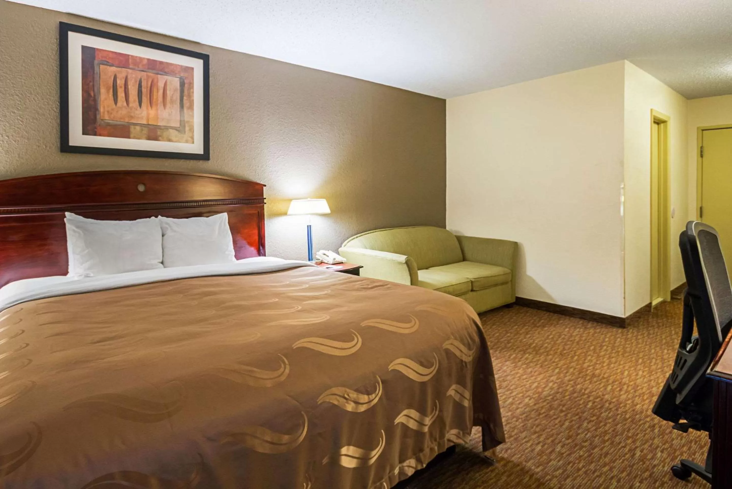 Photo of the whole room, Bed in Quality Inn Fairmont