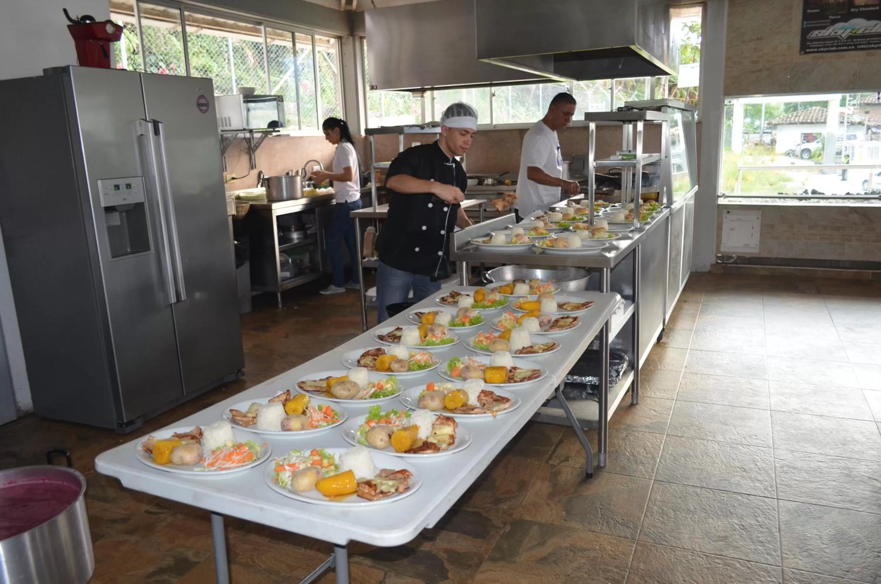 Restaurant/places to eat, Food in Sky Club Eco Hotel