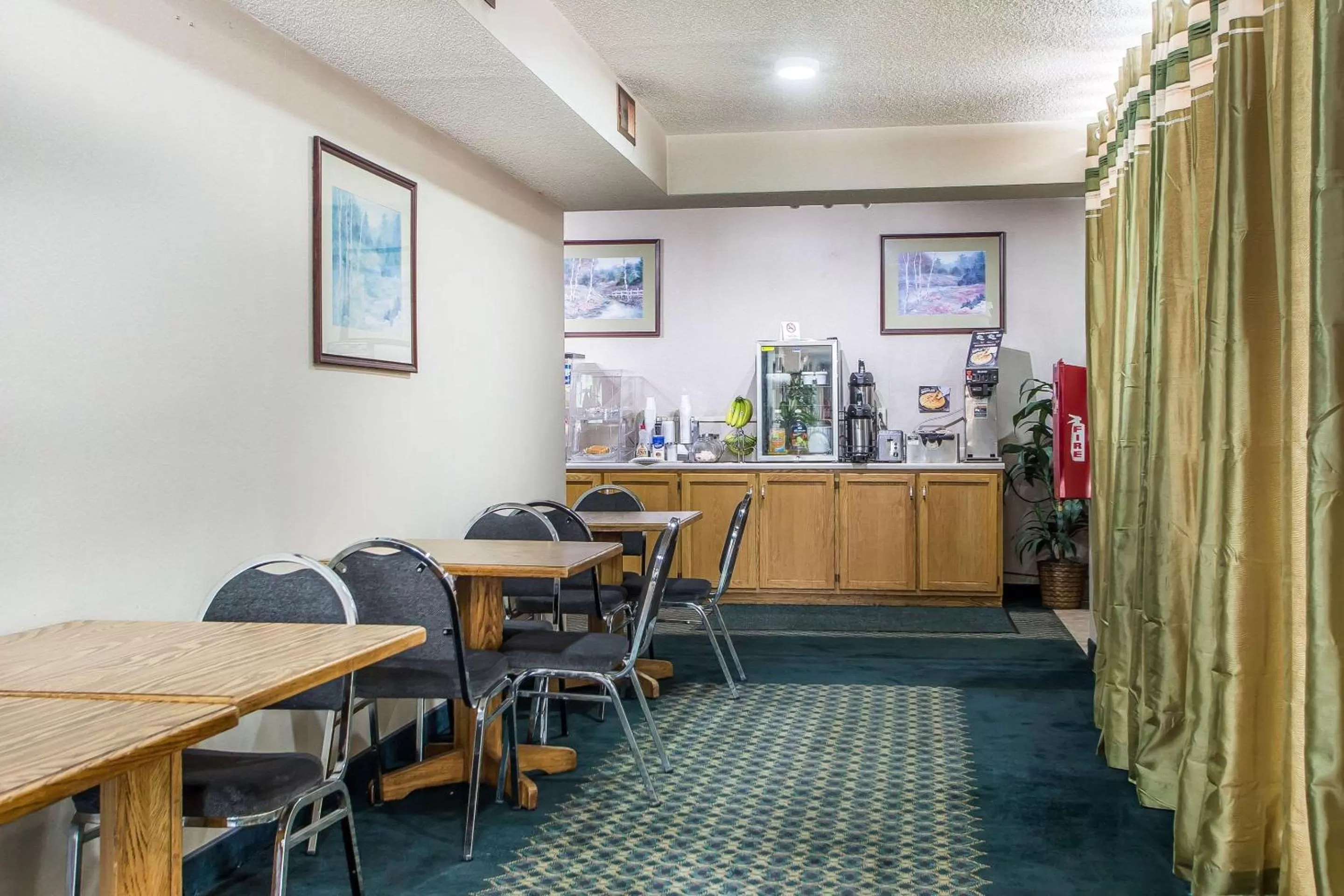 Restaurant/places to eat in Rodeway Inn Bedford