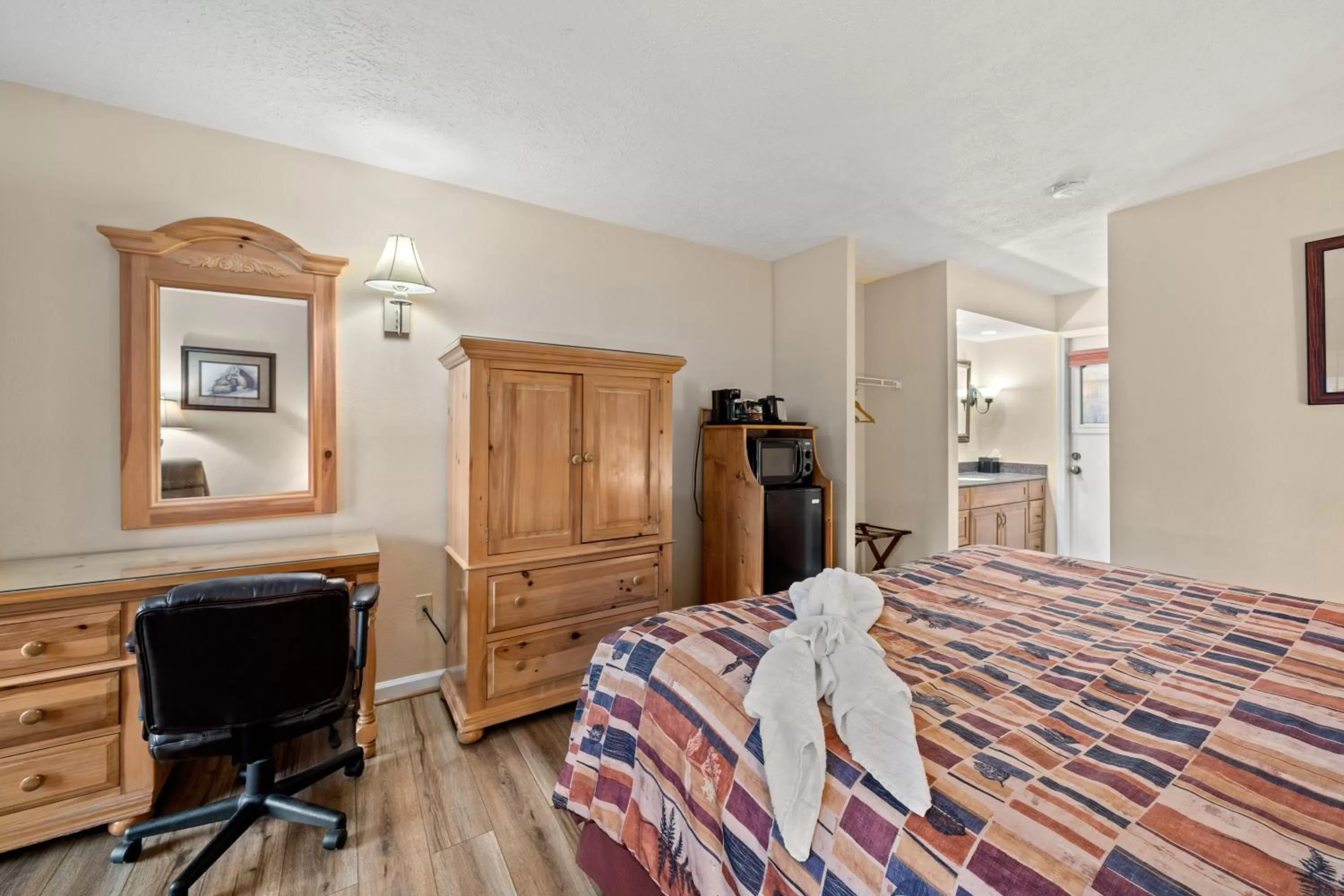 Bed in Jonathan Creek Inn and Villas