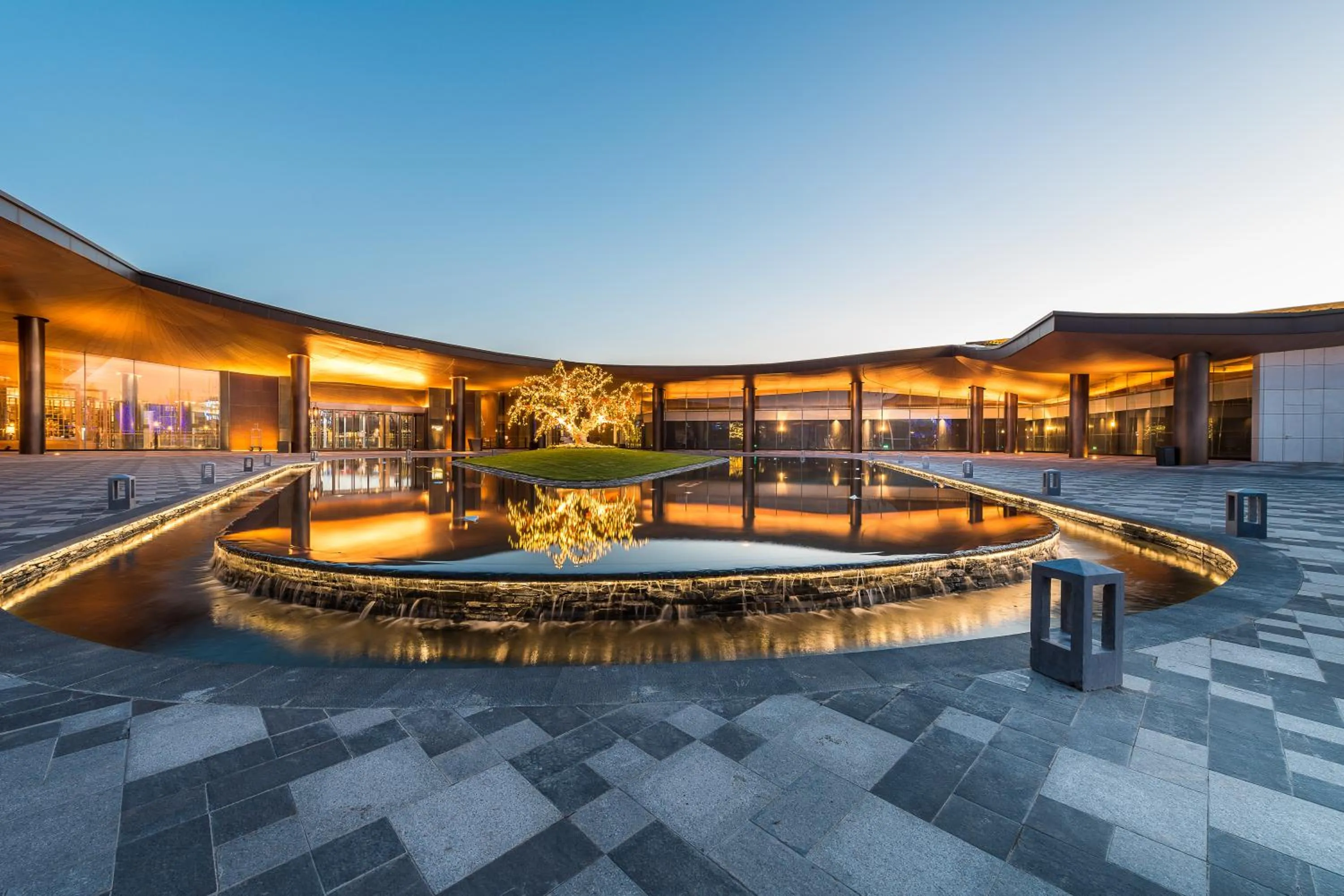 Facade/entrance in Pullman Kaifeng Jianye