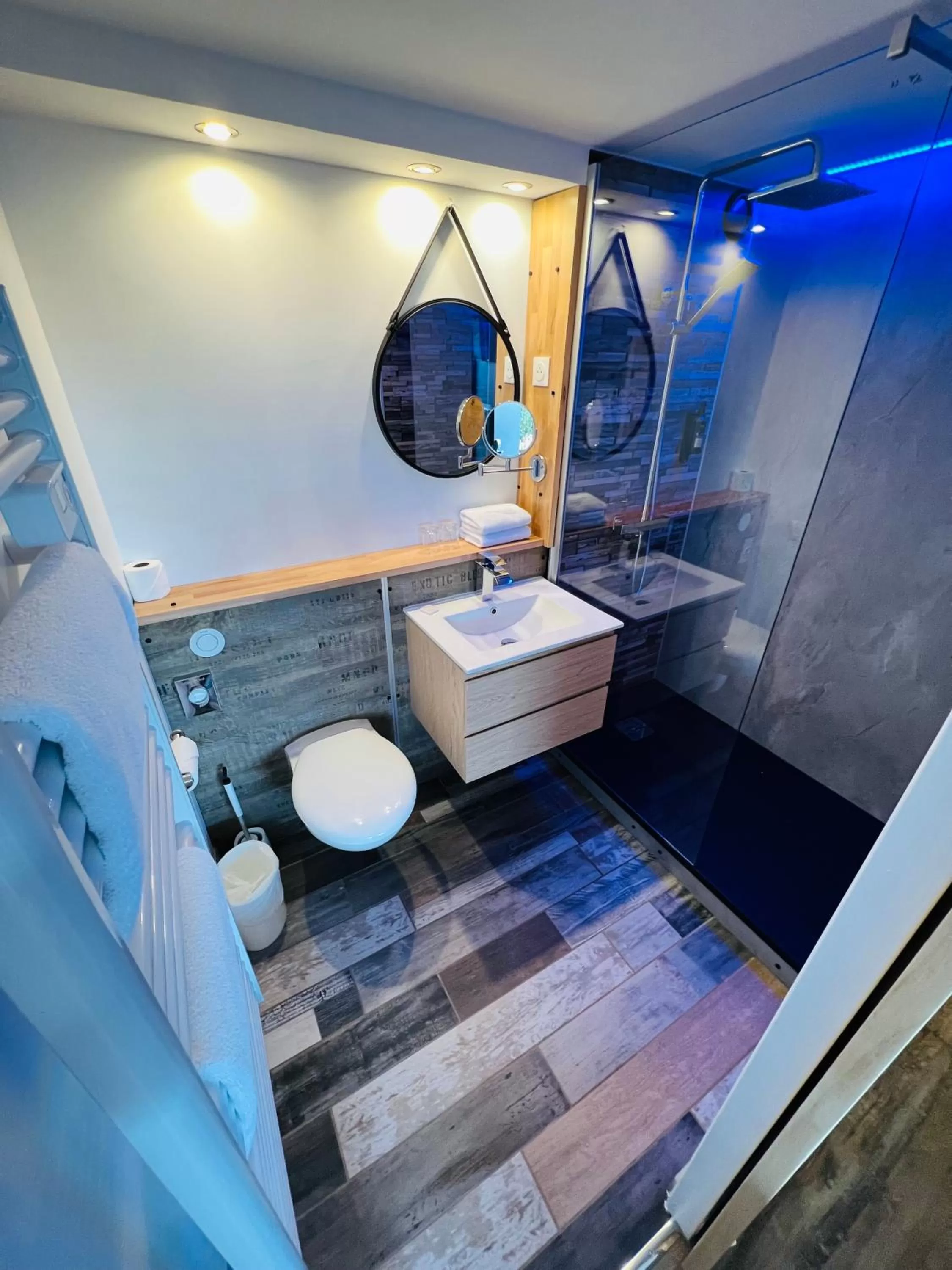 Shower in Kyriad Lisieux