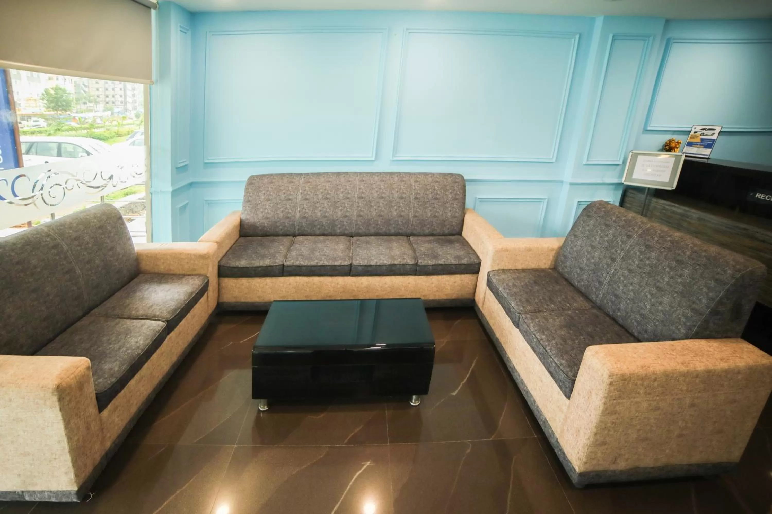 Lobby or reception, Seating Area in Hotel Golden Leaves