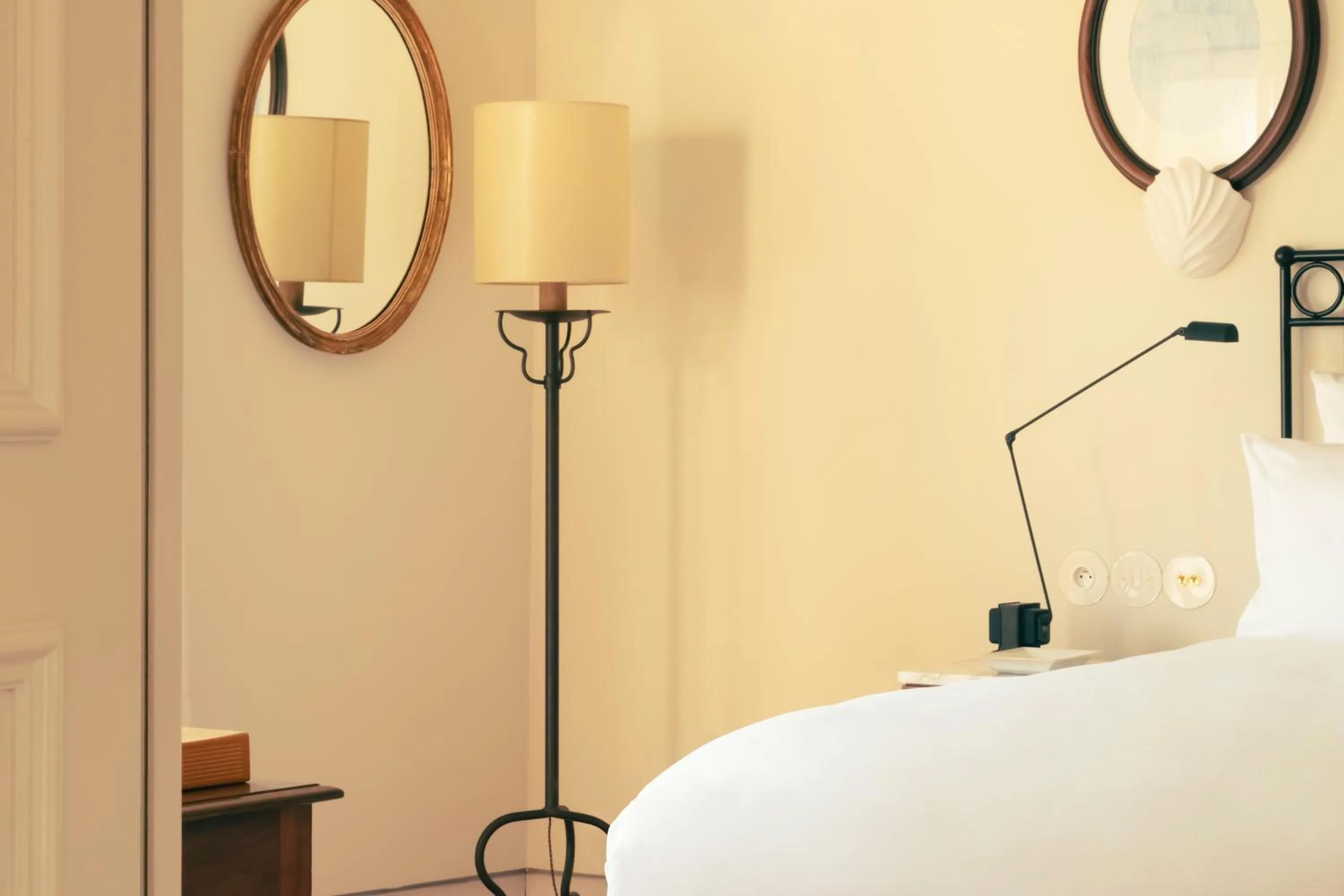 Decorative detail, Bed in Hotel la Ponche