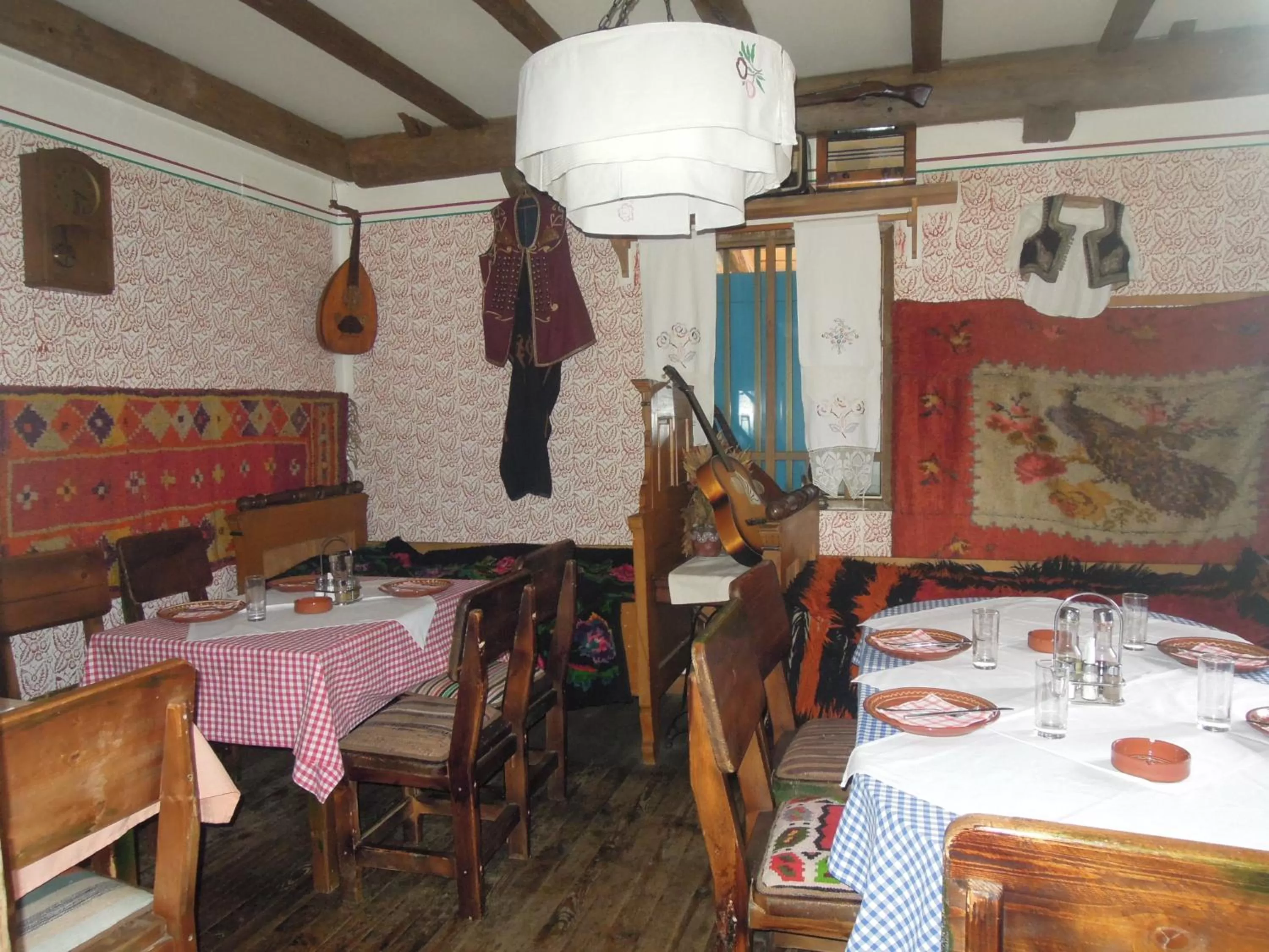 Restaurant/Places to Eat in Hotel Sucevic Garni