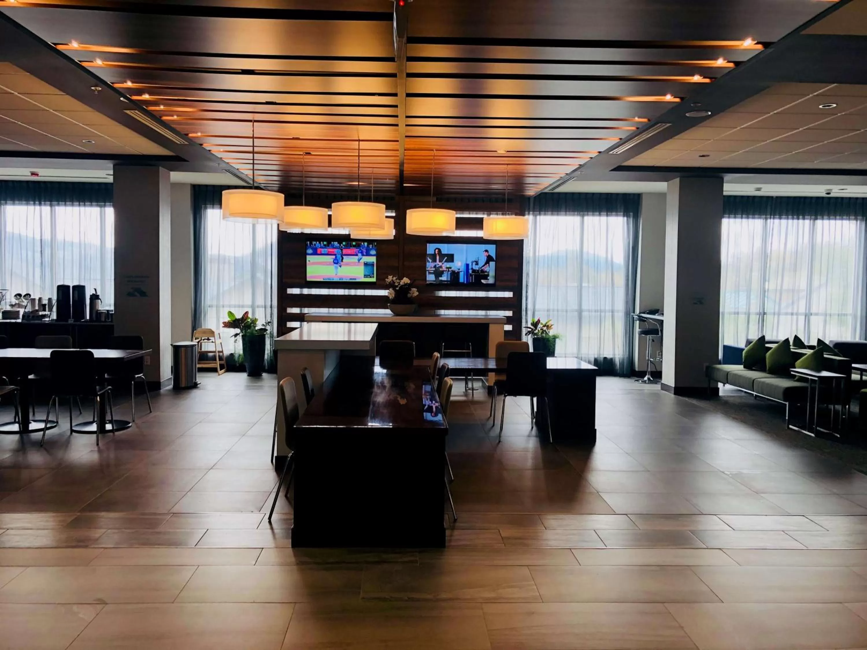 Seating area in Wingate by Wyndham Kamloops