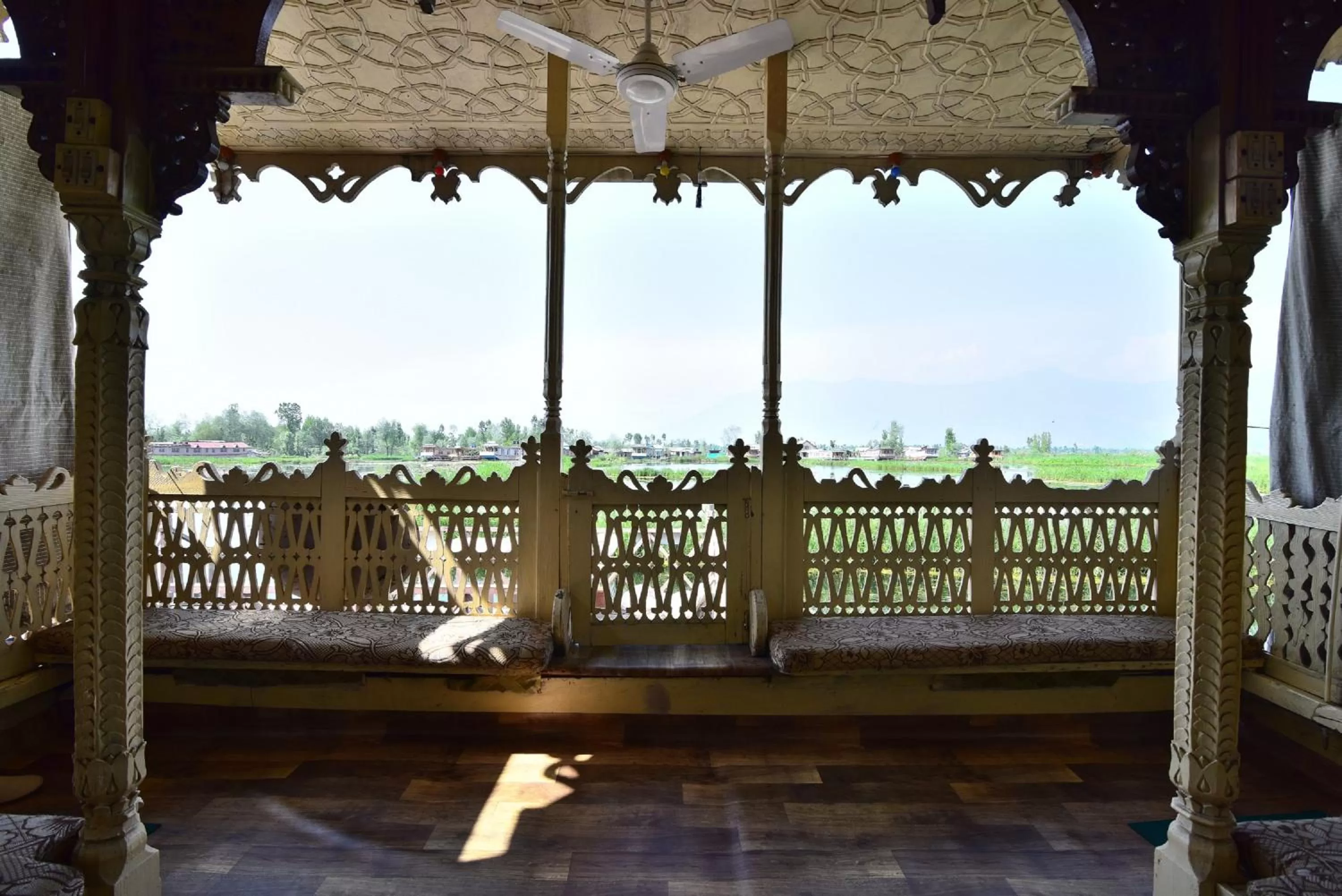 Property building in Houseboat Zaindari Palace