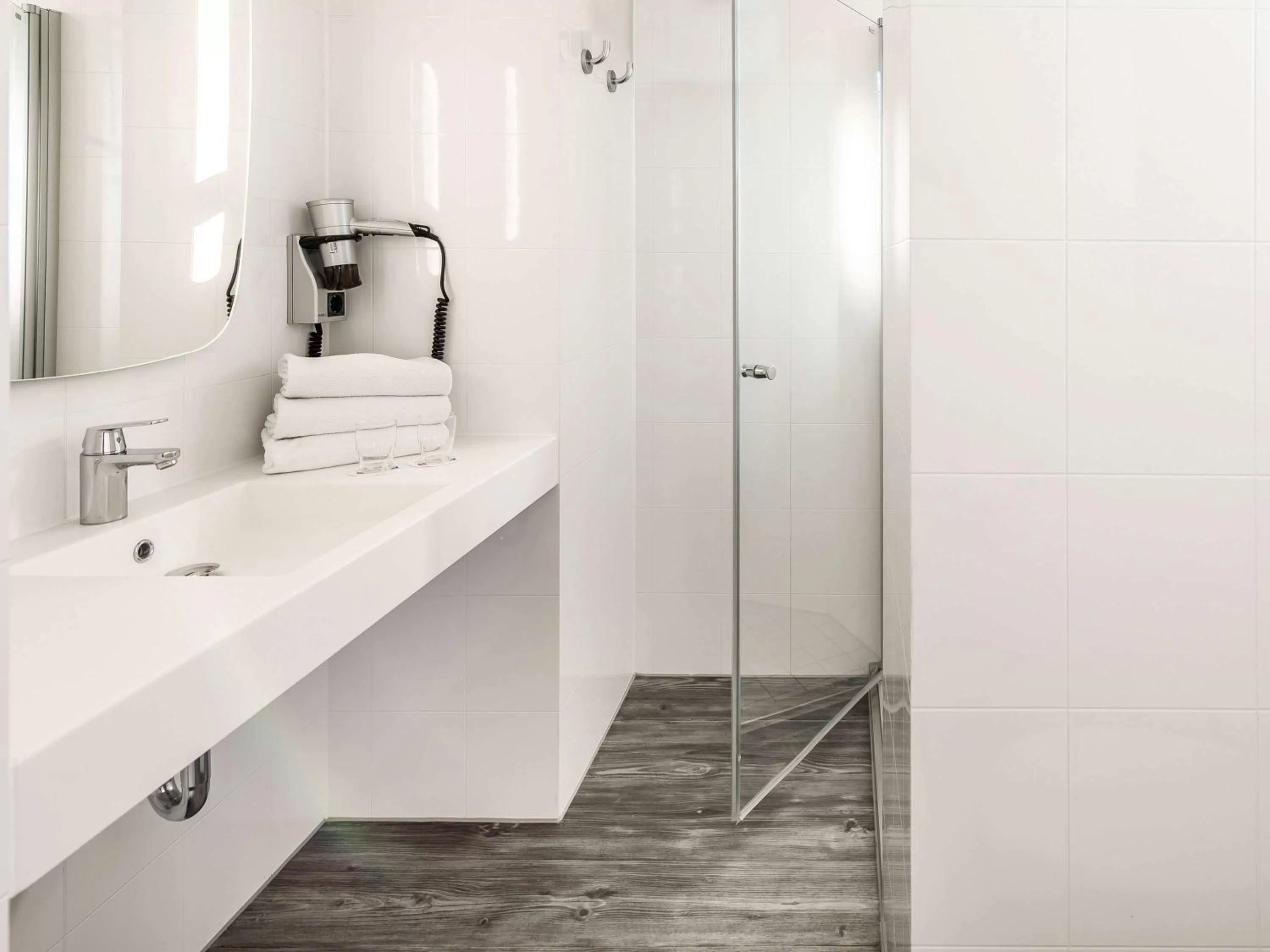 Shower in ibis Frankfurt Centrum