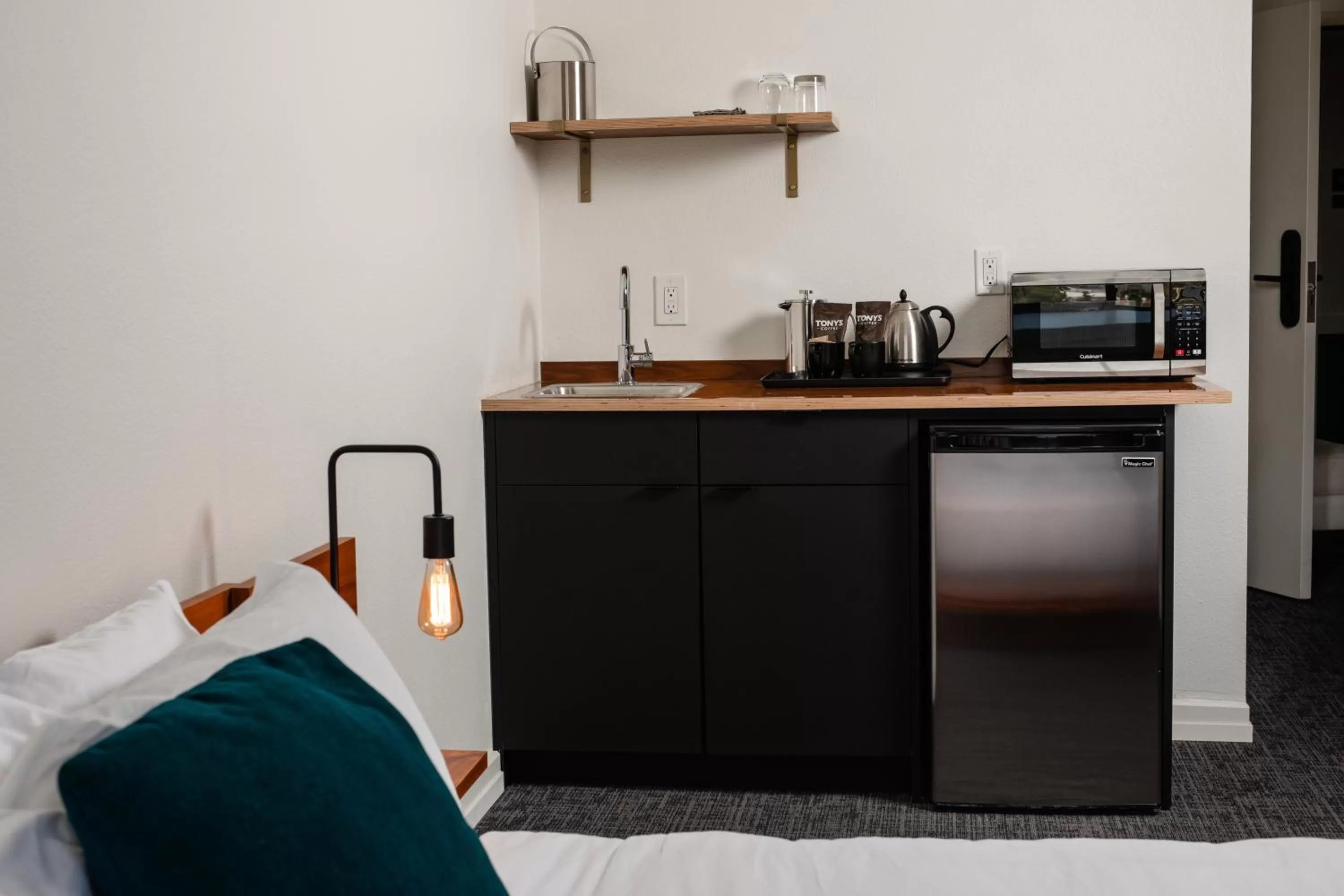 Kitchen or kitchenette in Hotel Leo