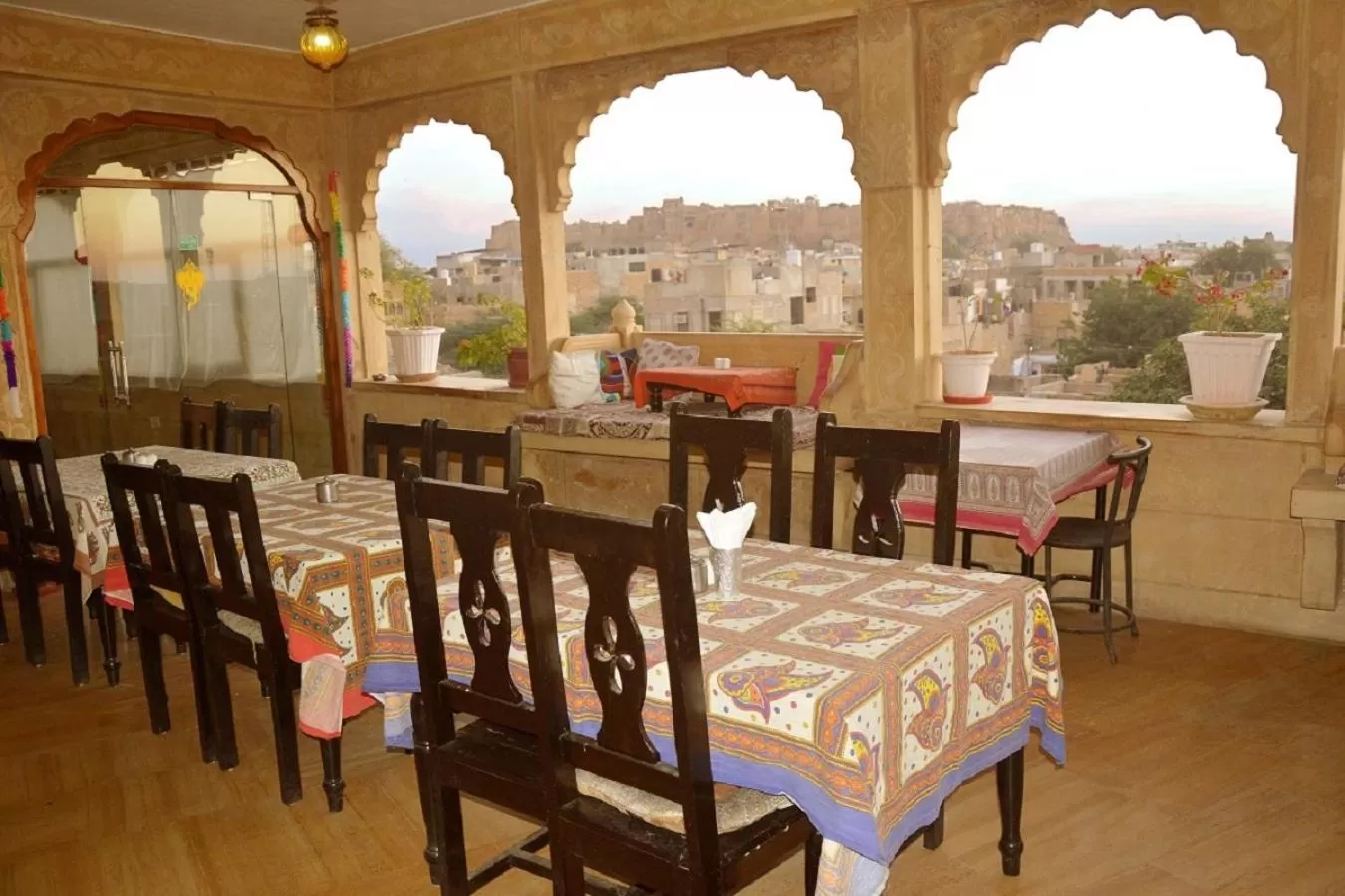 Restaurant/places to eat in Hotel Lal Garh Fort And Palace
