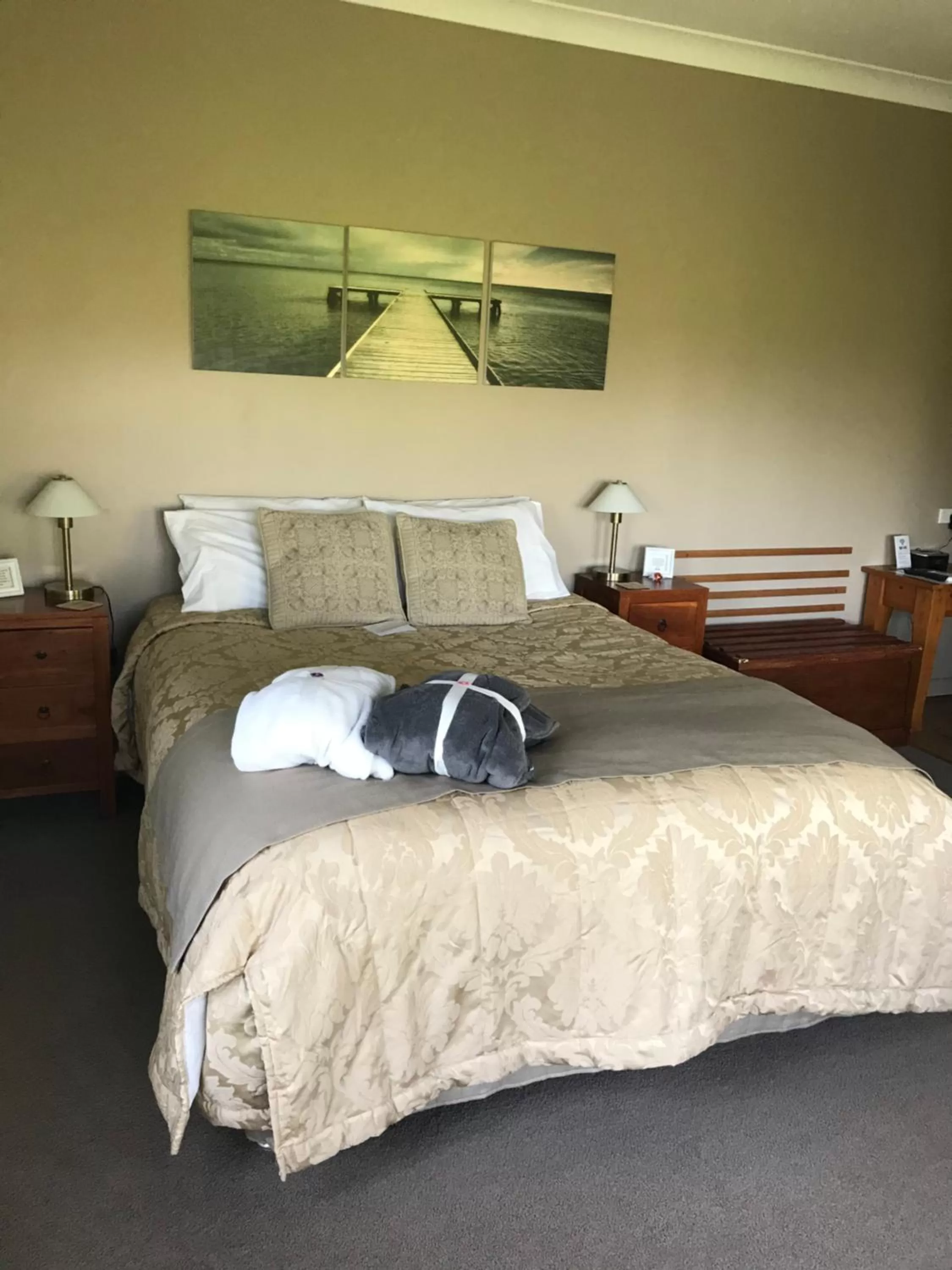 Bed in Hillside Bed and Breakfast