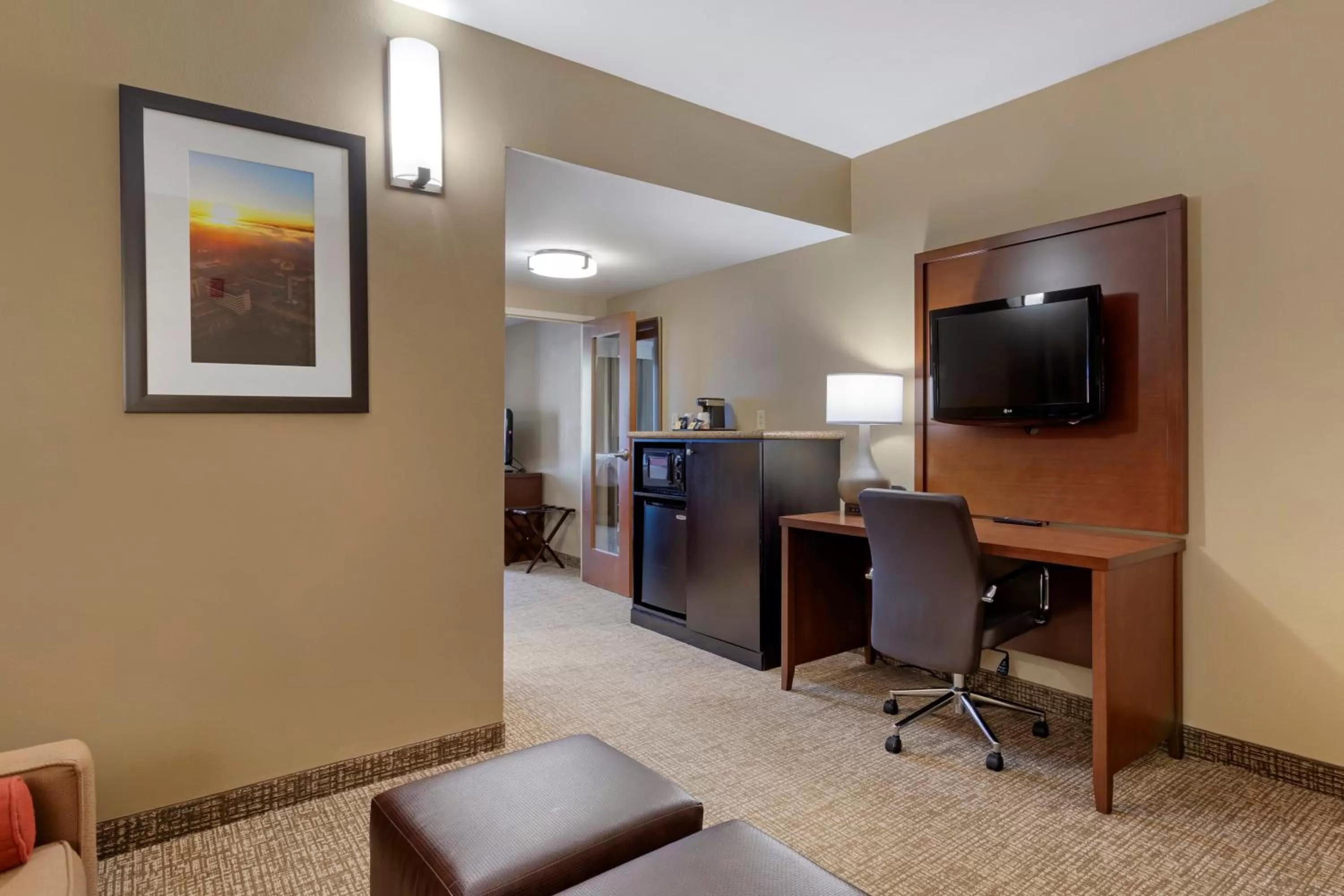 TV and multimedia in Comfort Suites Knoxville North