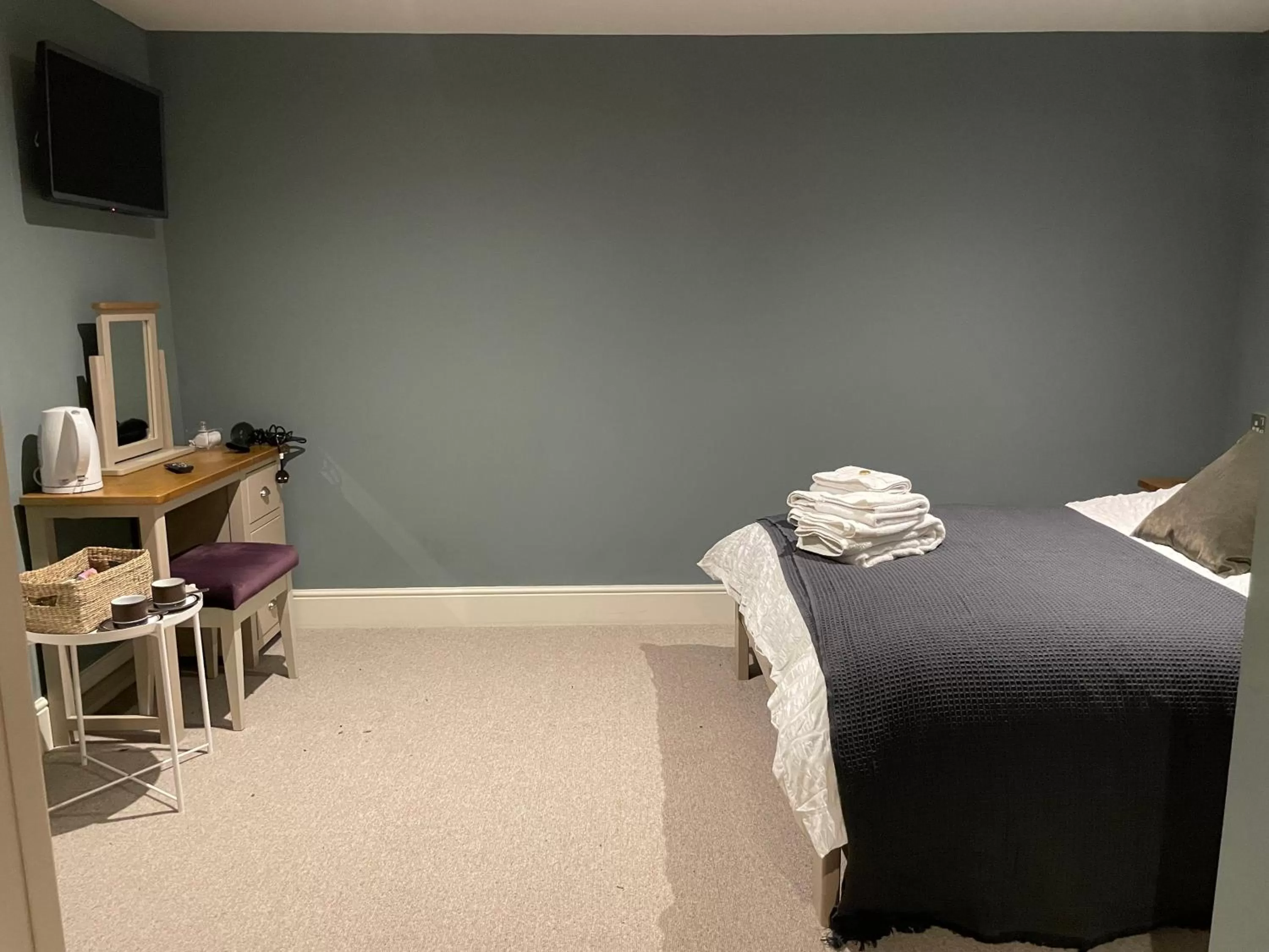 Bedroom, Bed in The Red Lion Charing Heath