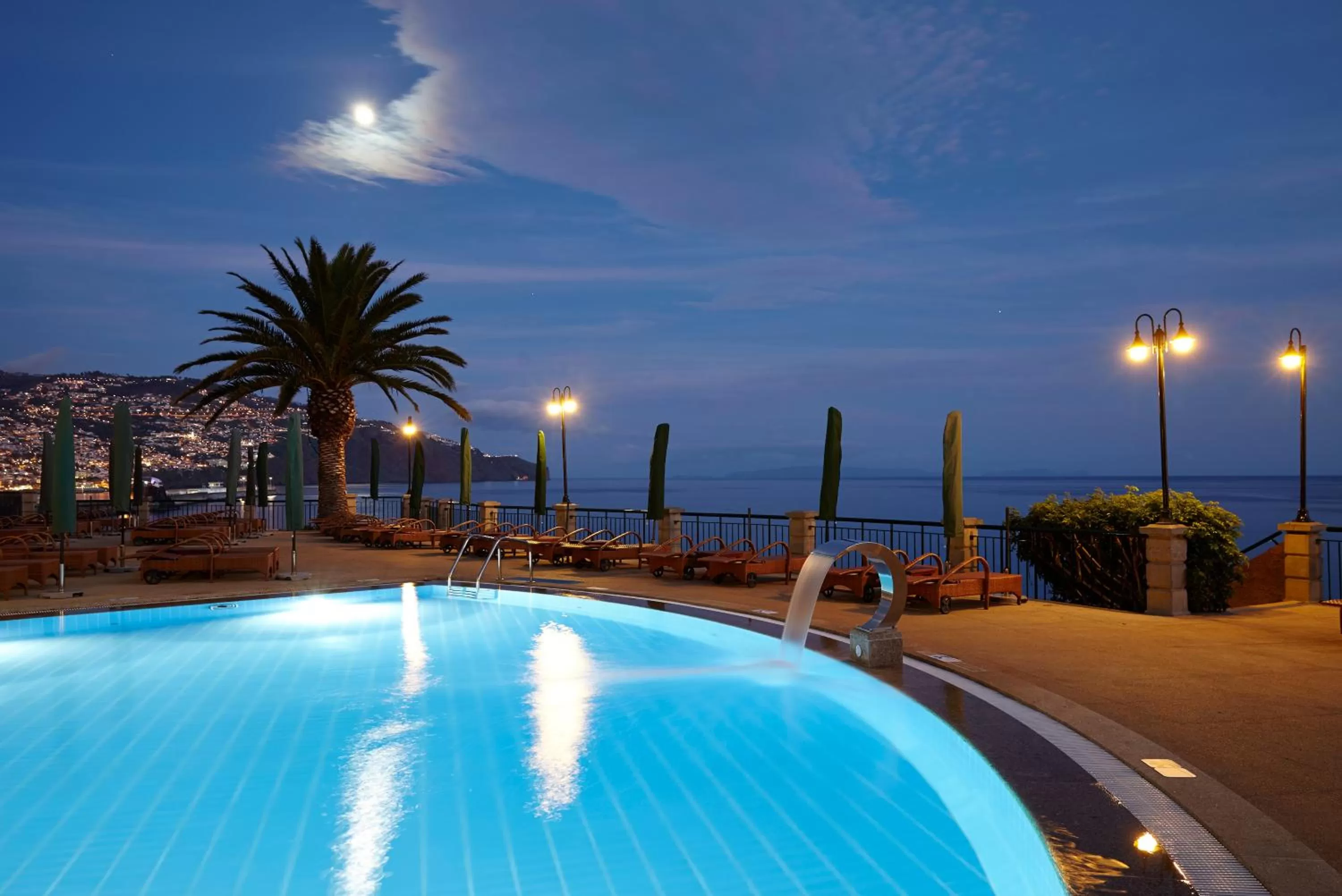 Swimming pool in The Cliff Bay - PortoBay