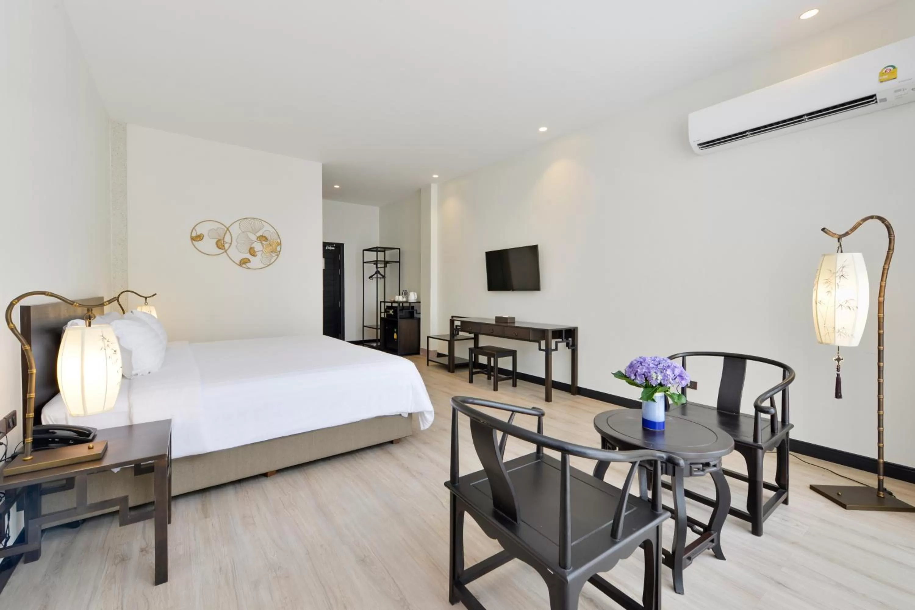 Living room, Bed in Oldthaiheng Hotel